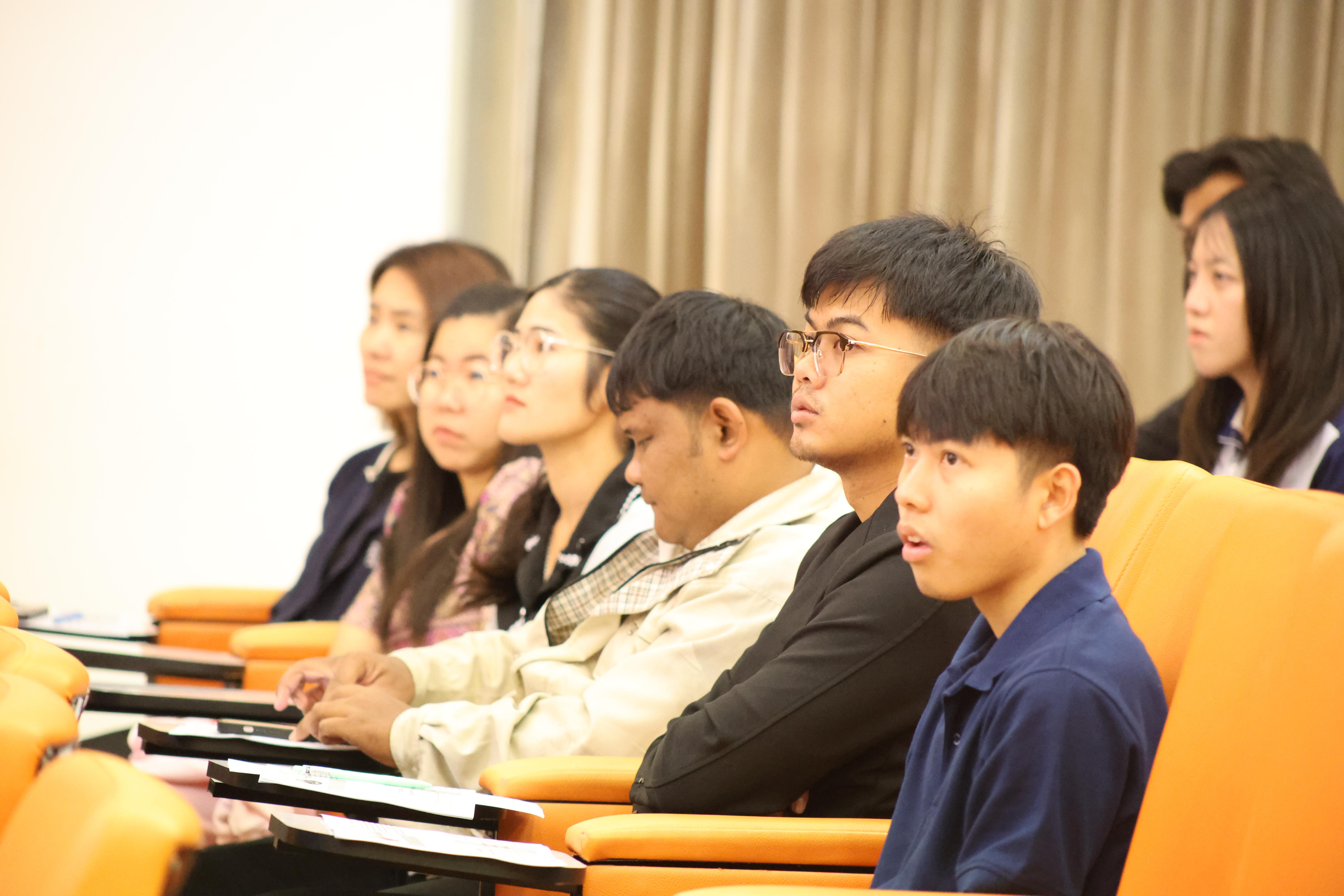 11. กิจกรรมปฐมนิเทศก่อนออกฝึกประสบการณ์วิชาชีพครู นักศึกษาหลักสูตรประกาศนียบัตรบัณฑิต สาขาวิชาชีพครู ประจำปีการศึกษา 2568