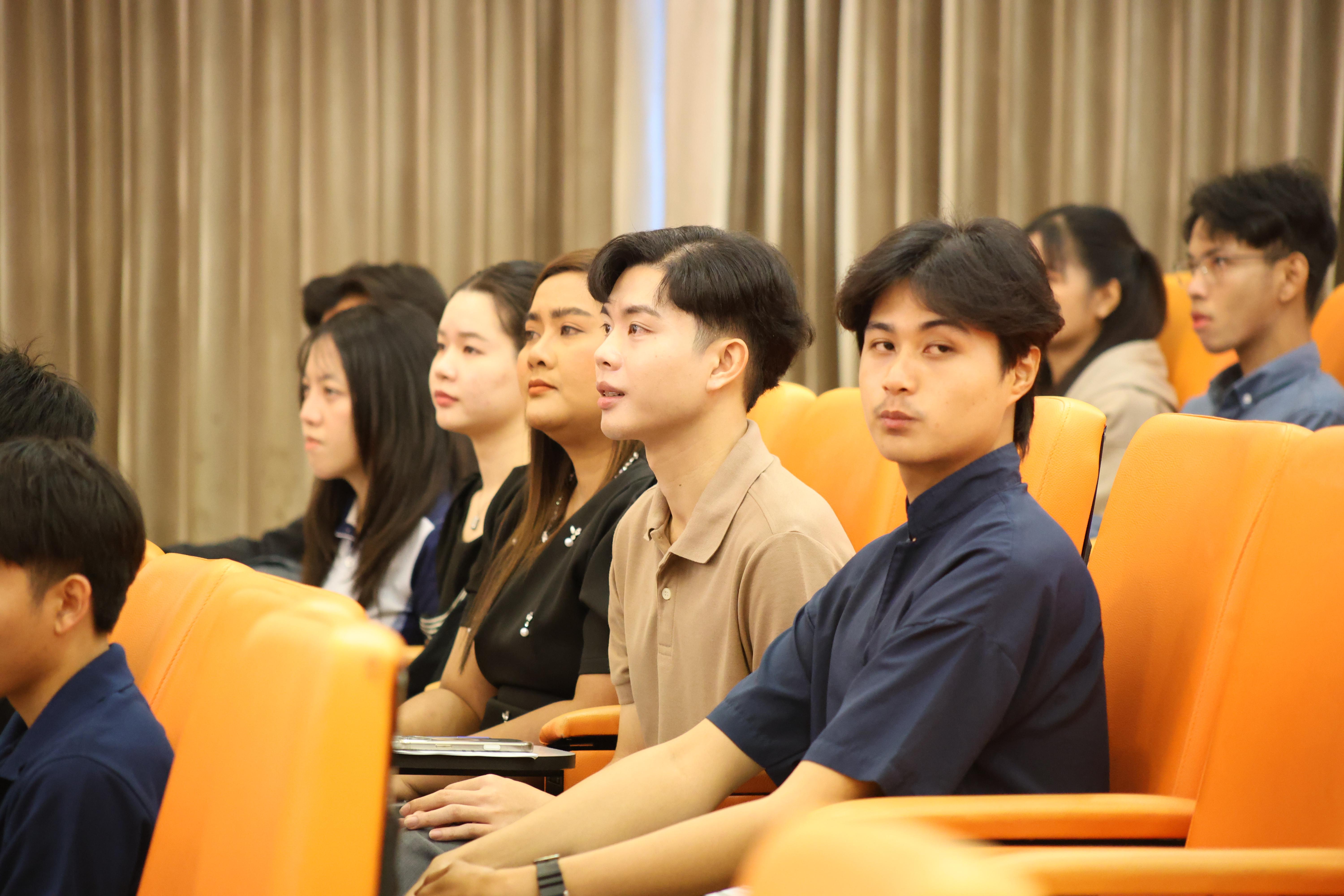 12. กิจกรรมปฐมนิเทศก่อนออกฝึกประสบการณ์วิชาชีพครู นักศึกษาหลักสูตรประกาศนียบัตรบัณฑิต สาขาวิชาชีพครู ประจำปีการศึกษา 2568