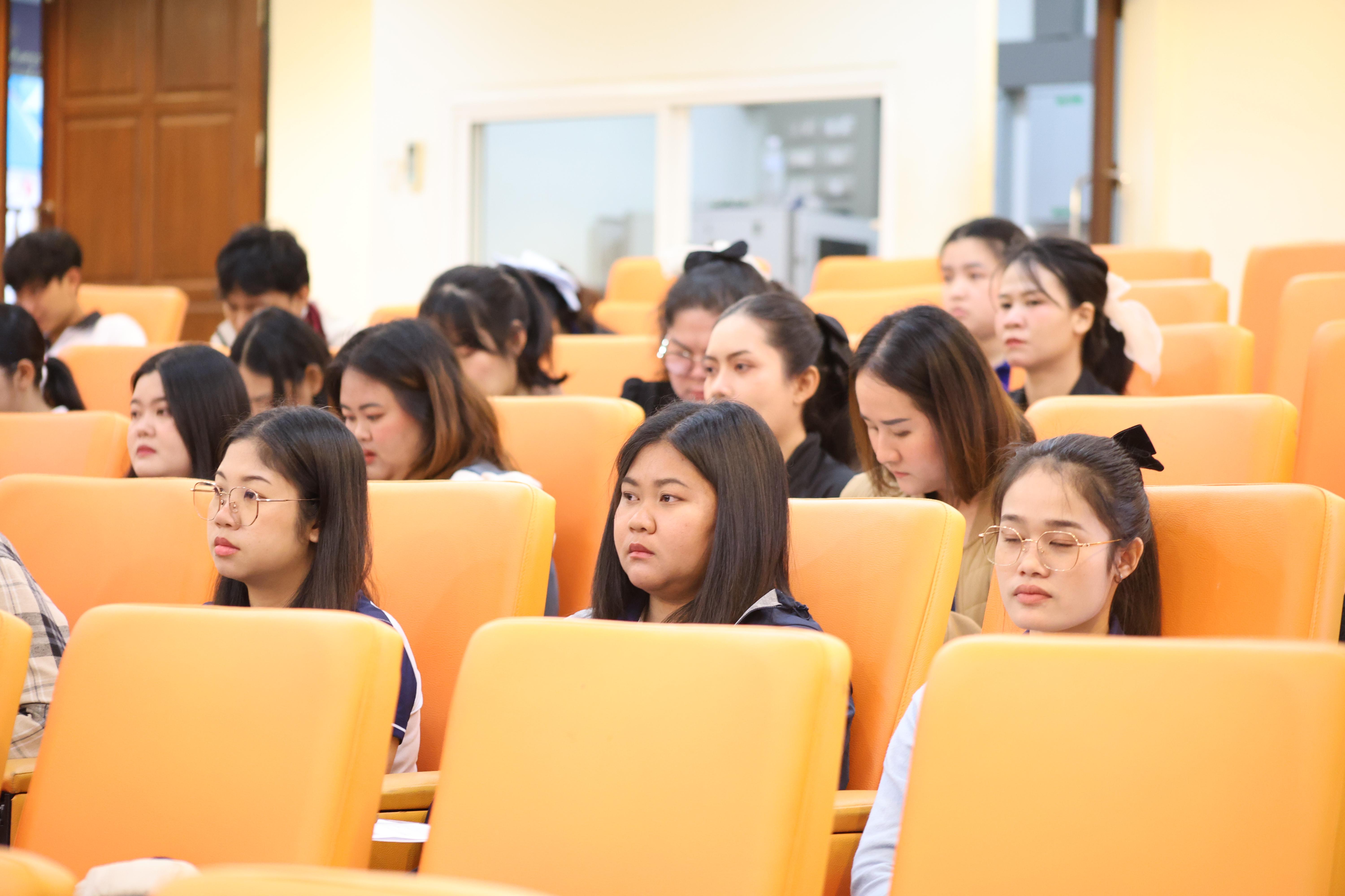 24. กิจกรรมปฐมนิเทศก่อนออกฝึกประสบการณ์วิชาชีพครู นักศึกษาหลักสูตรประกาศนียบัตรบัณฑิต สาขาวิชาชีพครู ประจำปีการศึกษา 2568