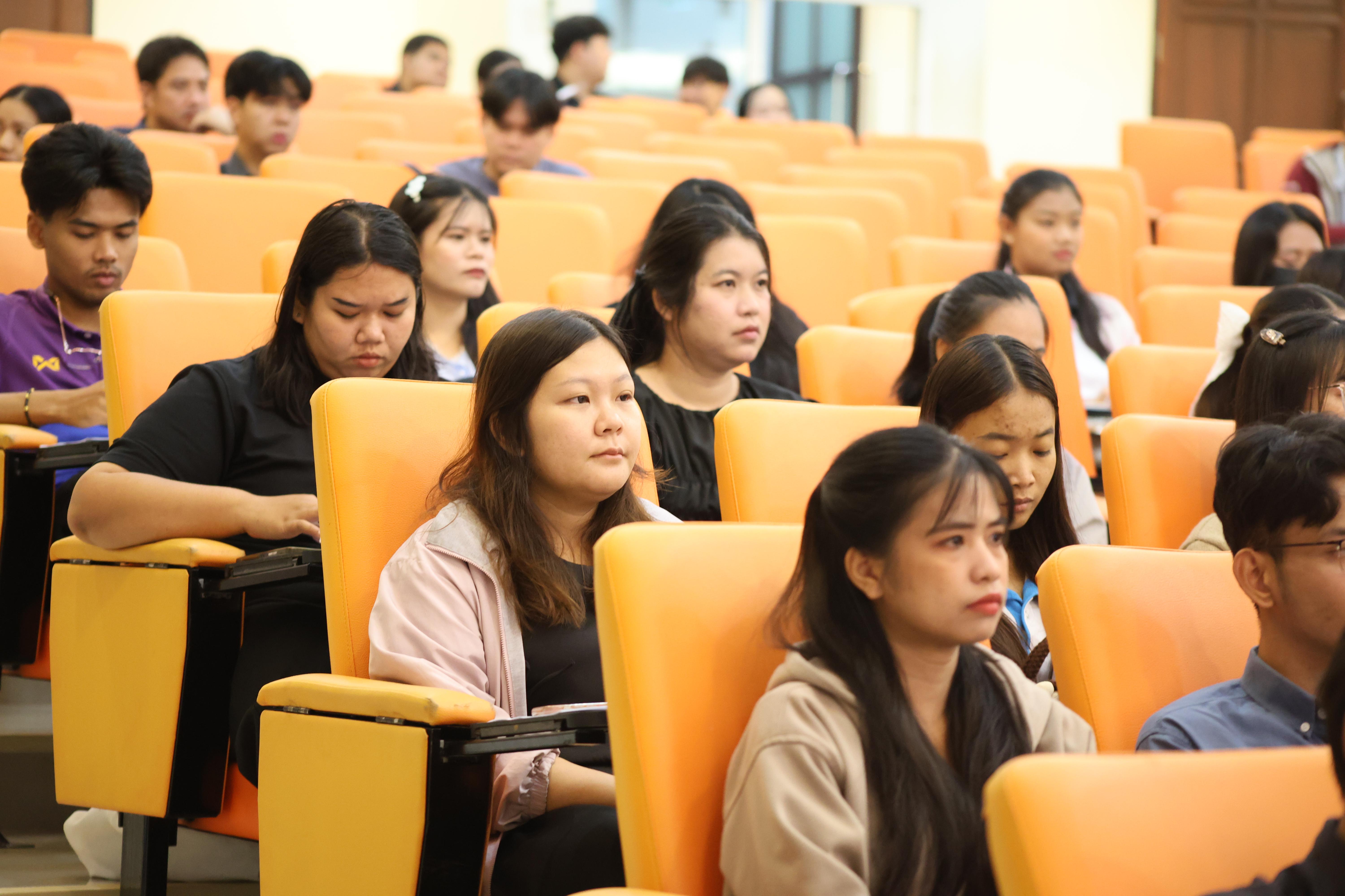 25. กิจกรรมปฐมนิเทศก่อนออกฝึกประสบการณ์วิชาชีพครู นักศึกษาหลักสูตรประกาศนียบัตรบัณฑิต สาขาวิชาชีพครู ประจำปีการศึกษา 2568