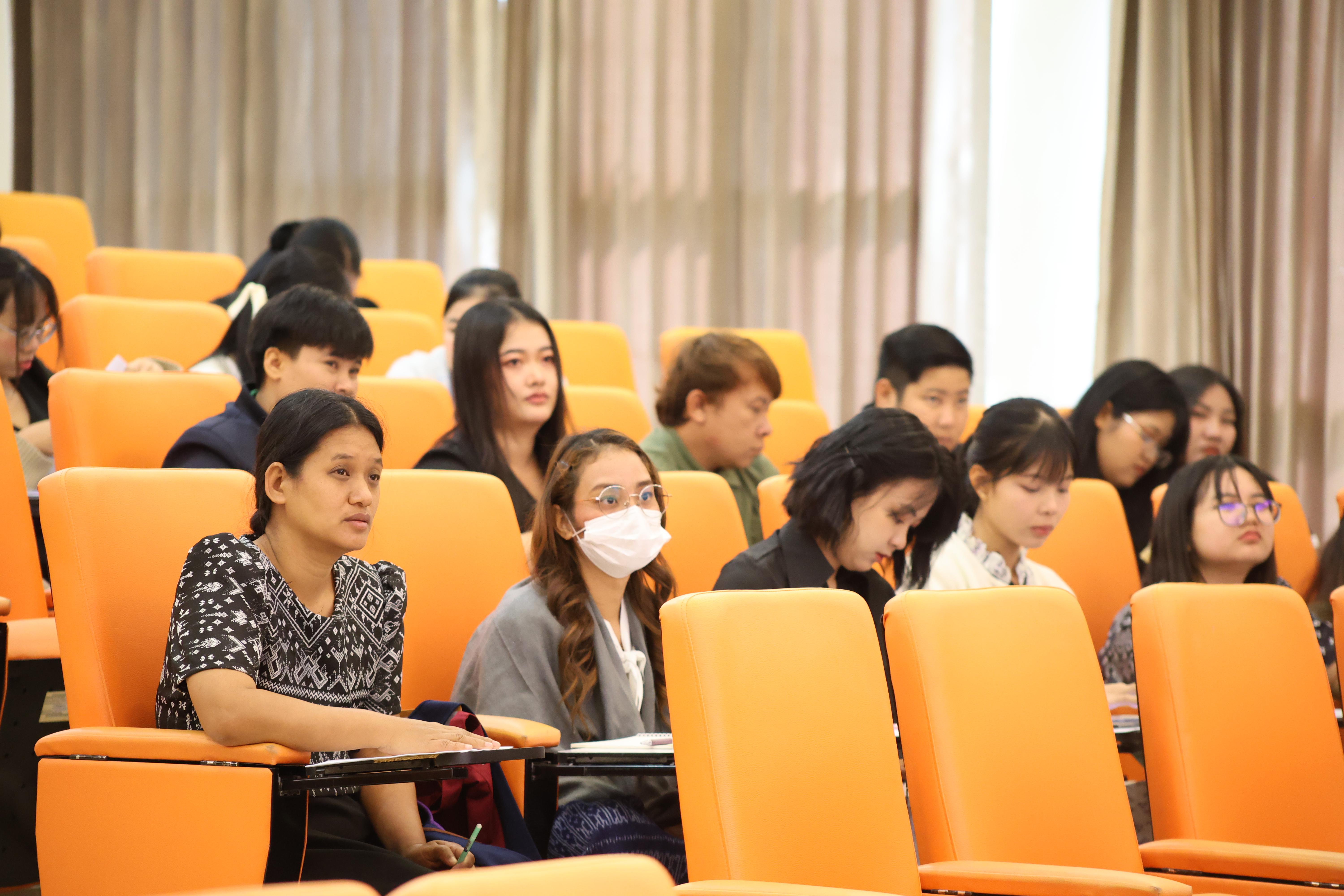 34. กิจกรรมปฐมนิเทศก่อนออกฝึกประสบการณ์วิชาชีพครู นักศึกษาหลักสูตรประกาศนียบัตรบัณฑิต สาขาวิชาชีพครู ประจำปีการศึกษา 2568