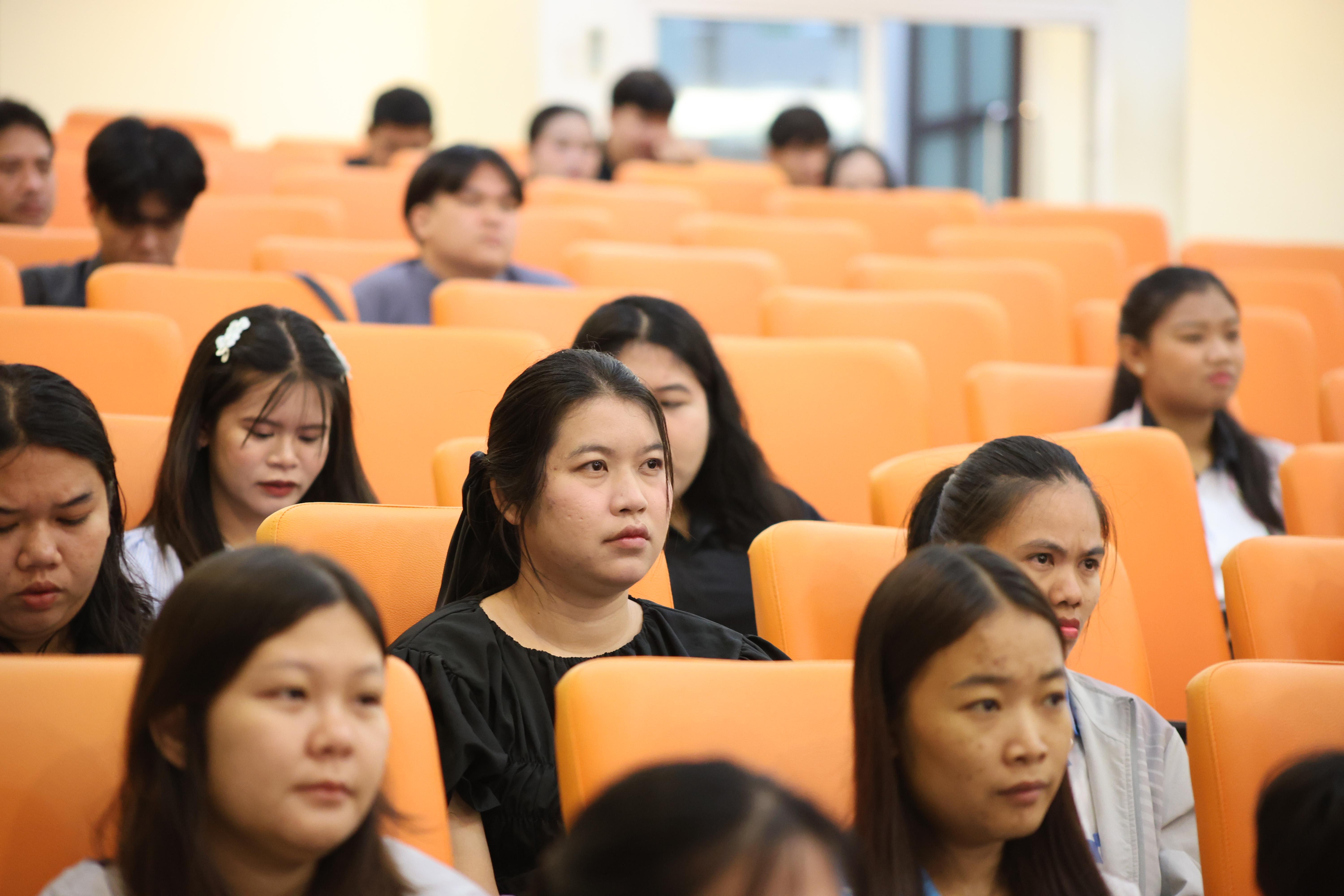 35. กิจกรรมปฐมนิเทศก่อนออกฝึกประสบการณ์วิชาชีพครู นักศึกษาหลักสูตรประกาศนียบัตรบัณฑิต สาขาวิชาชีพครู ประจำปีการศึกษา 2568