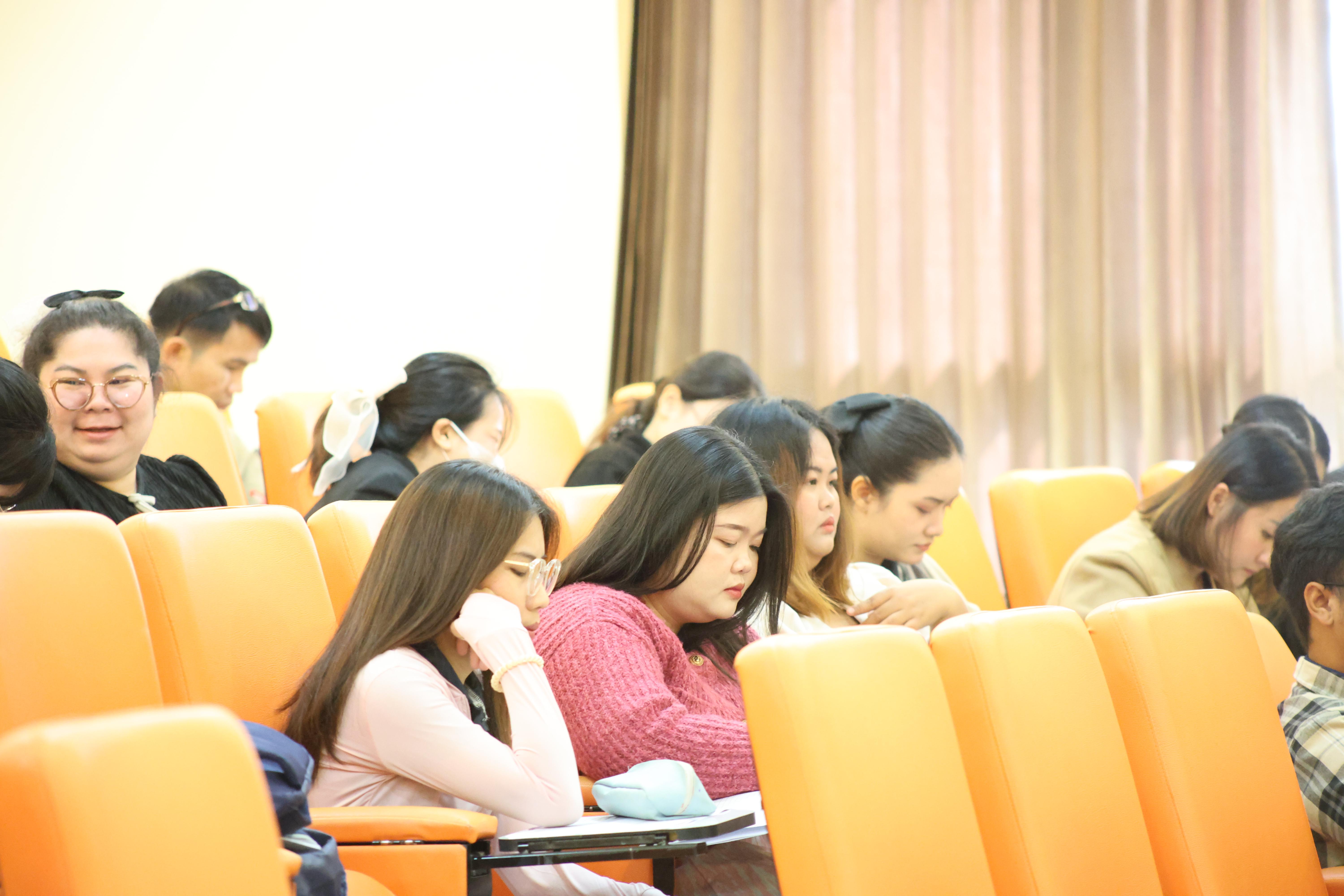 56. กิจกรรมปฐมนิเทศก่อนออกฝึกประสบการณ์วิชาชีพครู นักศึกษาหลักสูตรประกาศนียบัตรบัณฑิต สาขาวิชาชีพครู ประจำปีการศึกษา 2568