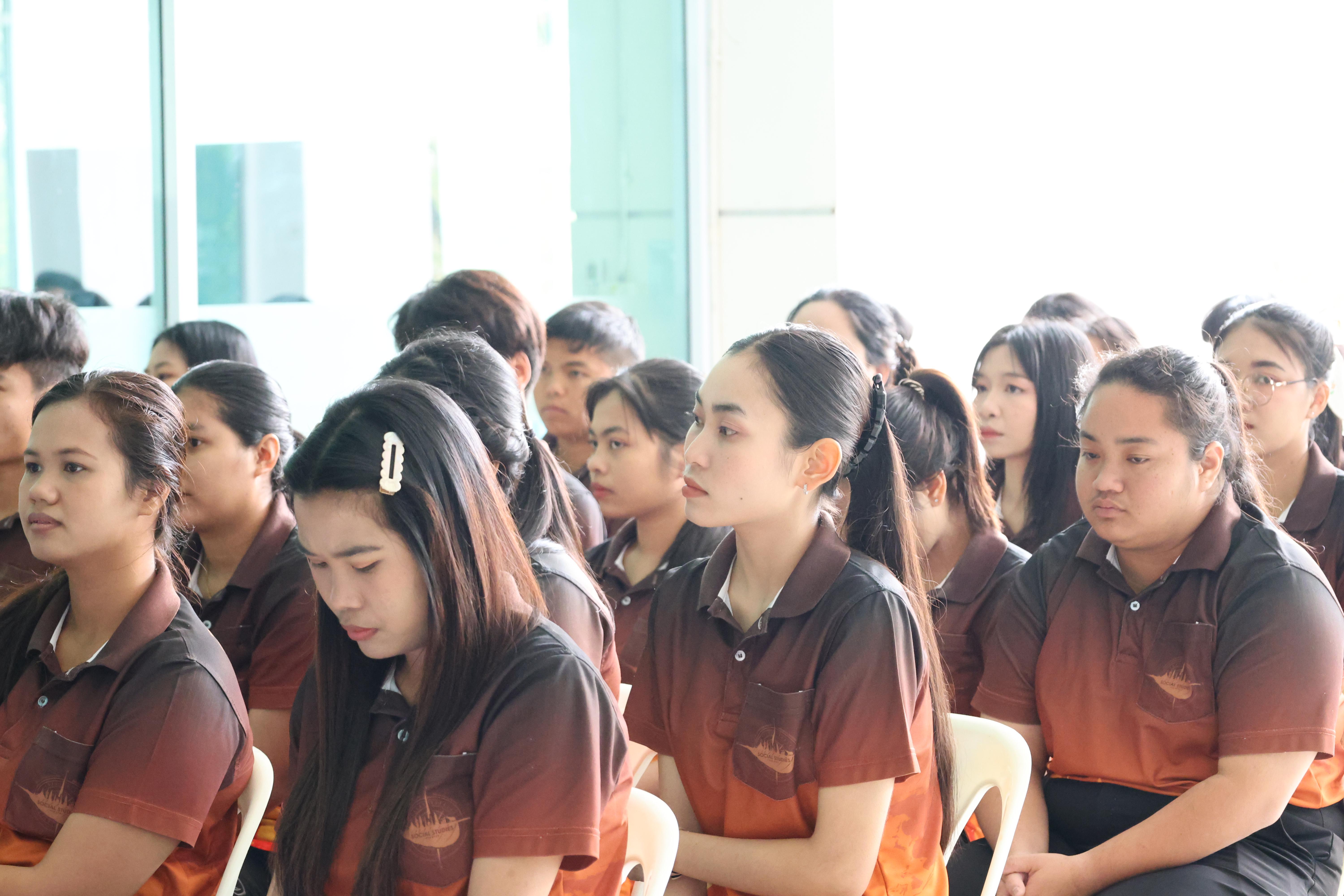 18. การแสดงสื่อของนักศึกษาโปรแกรมสังคมศึกษา ชั้นปีที่ 3