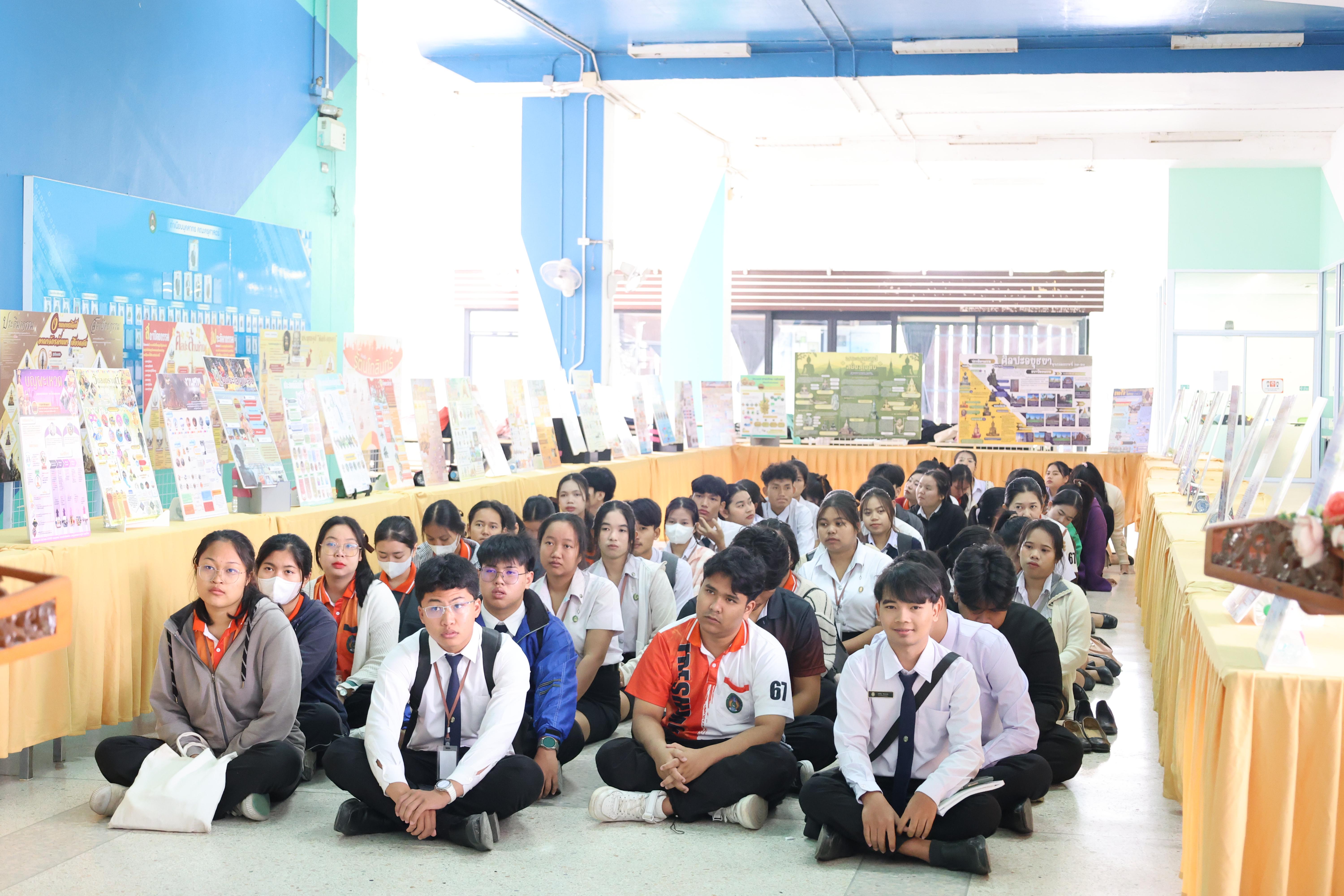 26. การแสดงสื่อของนักศึกษาโปรแกรมสังคมศึกษา ชั้นปีที่ 3