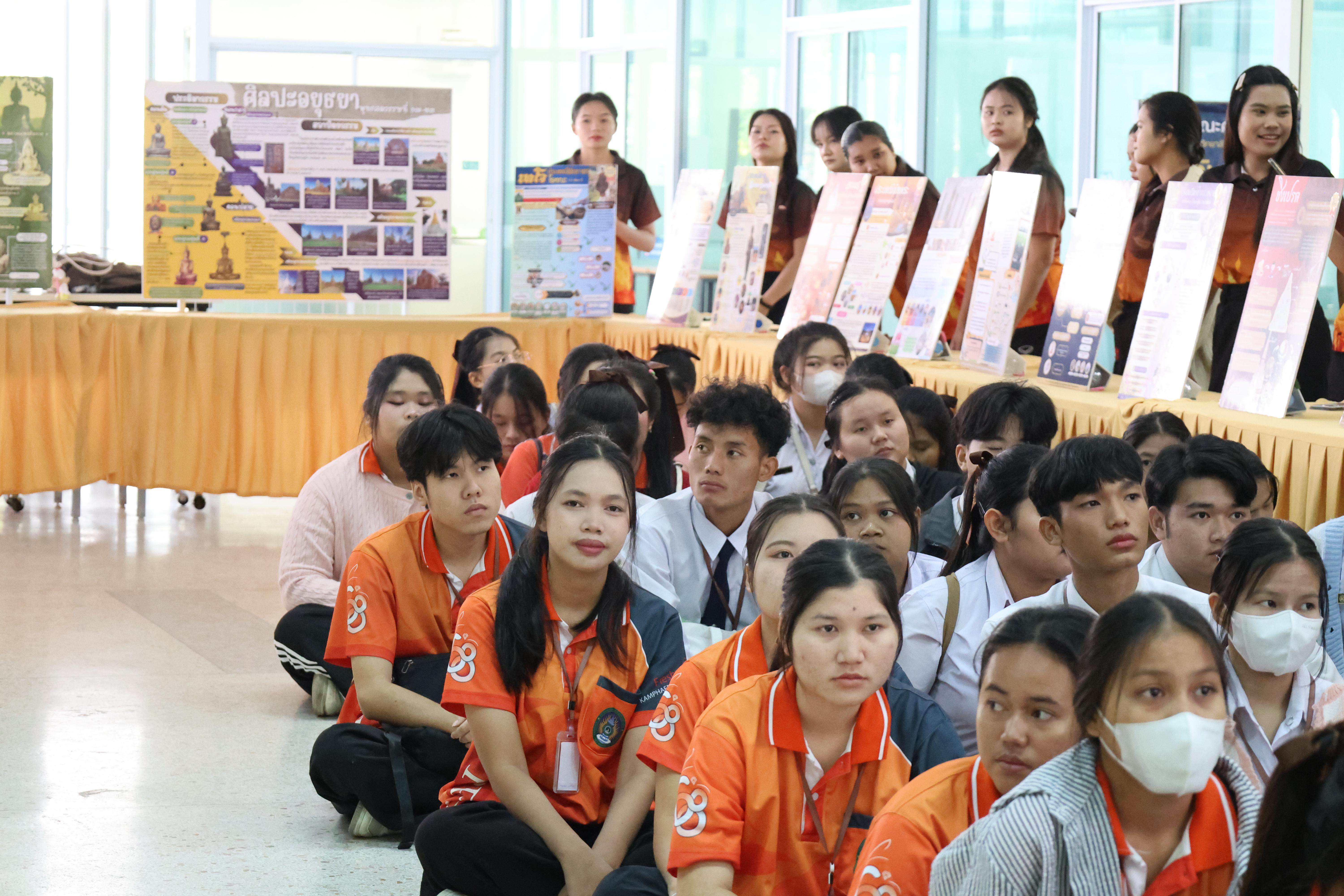 38. การแสดงสื่อของนักศึกษาโปรแกรมสังคมศึกษา ชั้นปีที่ 3