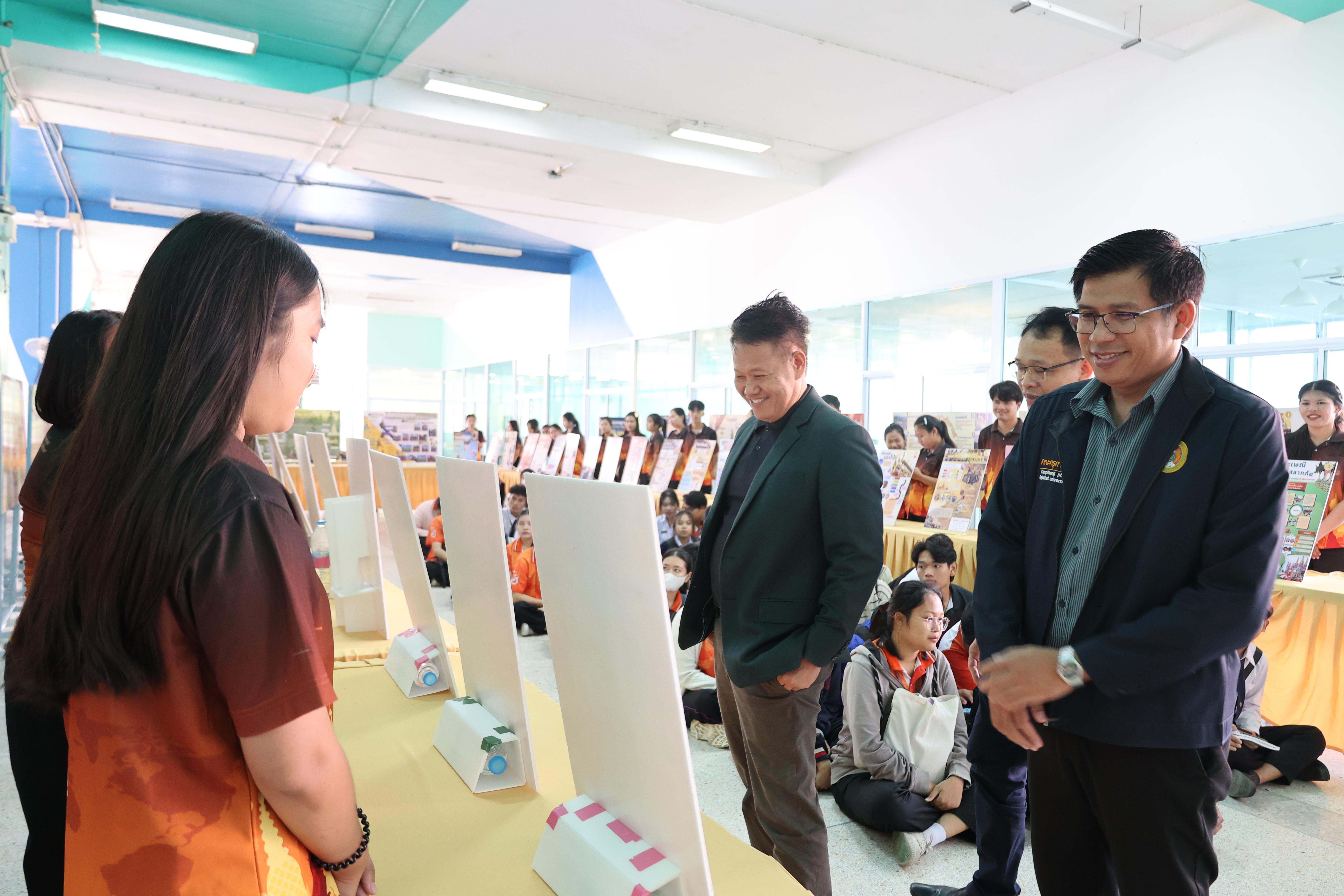 40. การแสดงสื่อของนักศึกษาโปรแกรมสังคมศึกษา ชั้นปีที่ 3