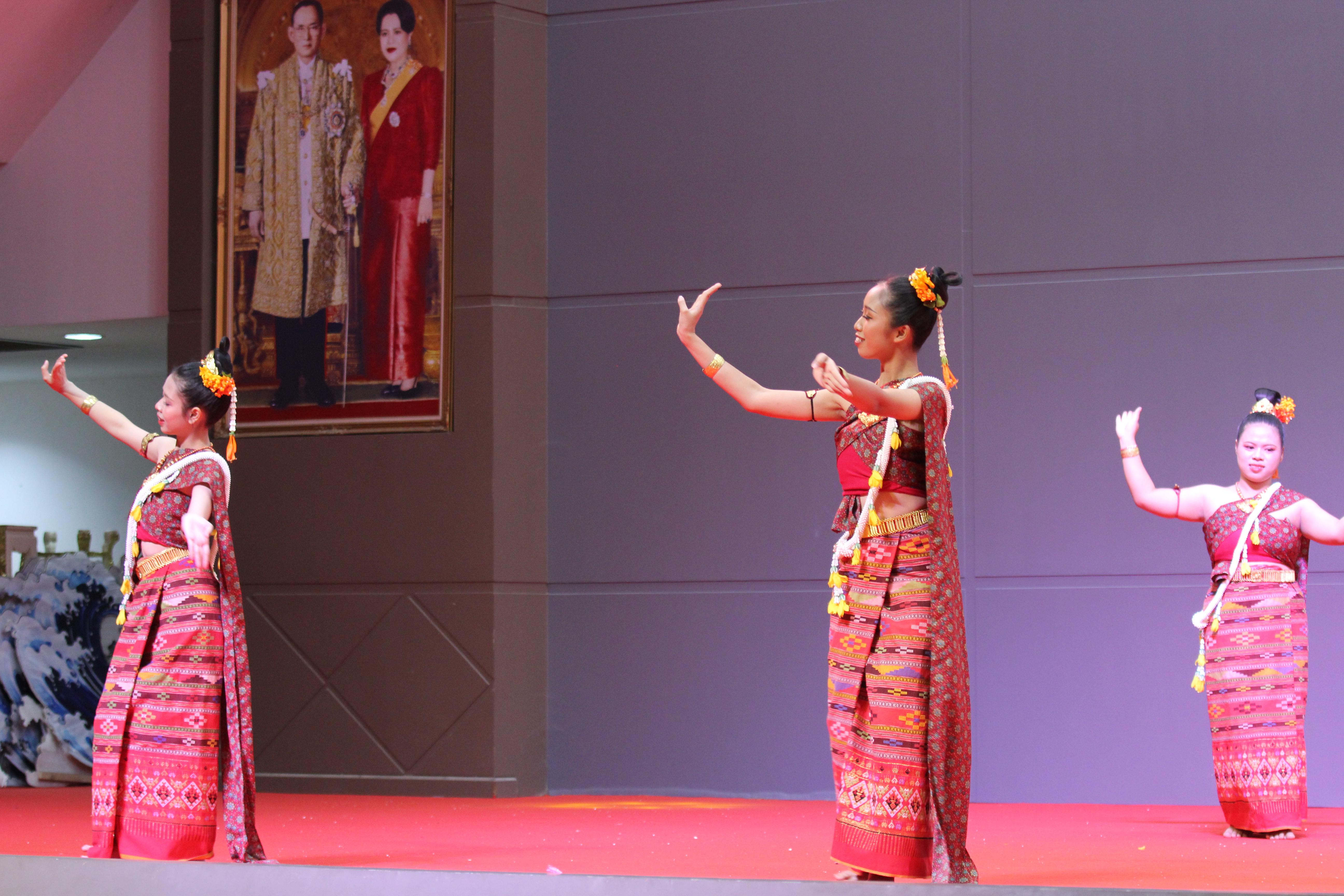 294. พิธีเปิดการแข่งขันทักษะวิชาการวิชาชีพครูและส่งเสริมศิลปวัฒนธรรม ครั้งที่13 มหาวิทยาลัยราชภัฏภาคเหนือ 8 สถาบัน