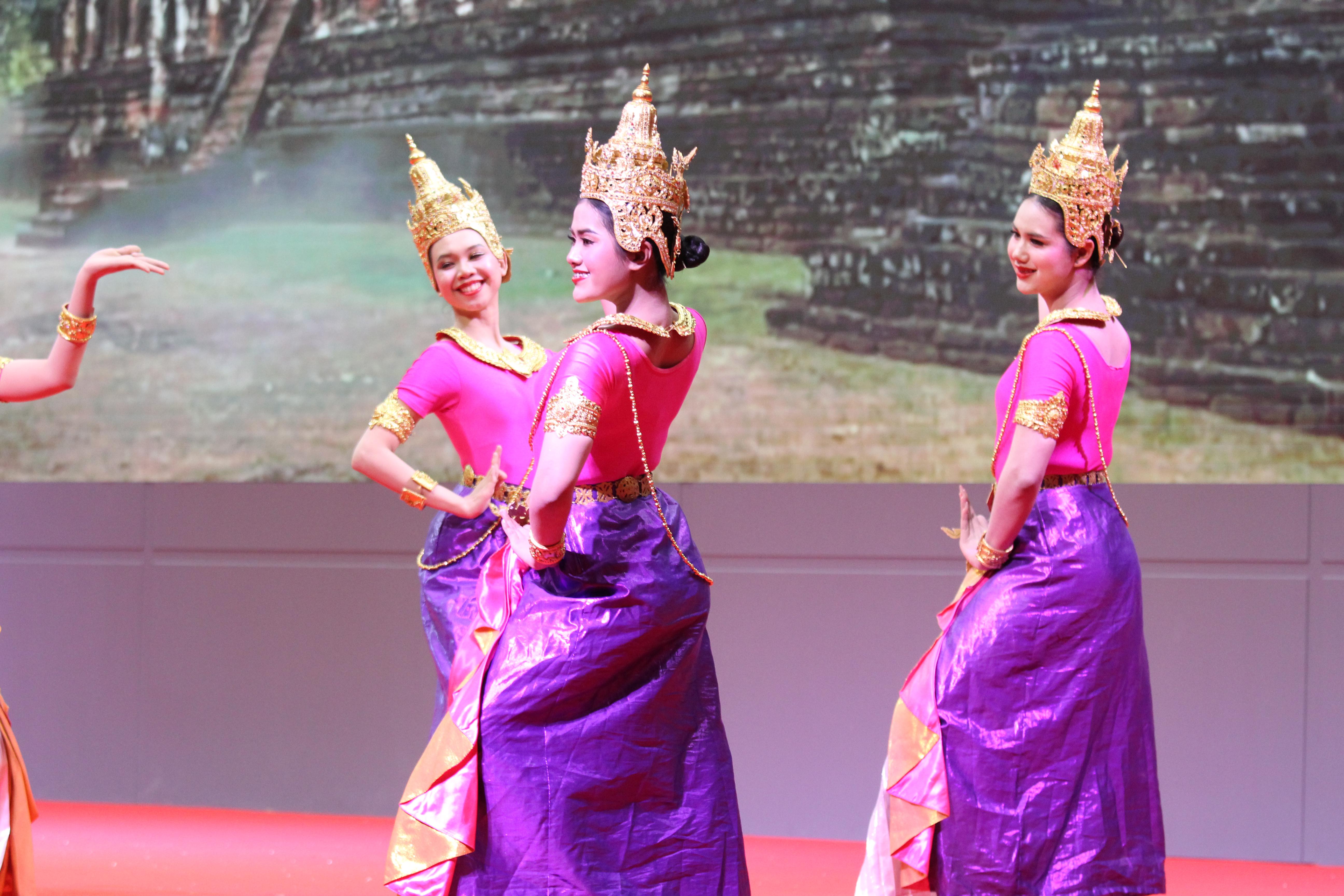 325. พิธีเปิดการแข่งขันทักษะวิชาการวิชาชีพครูและส่งเสริมศิลปวัฒนธรรม ครั้งที่13 มหาวิทยาลัยราชภัฏภาคเหนือ 8 สถาบัน