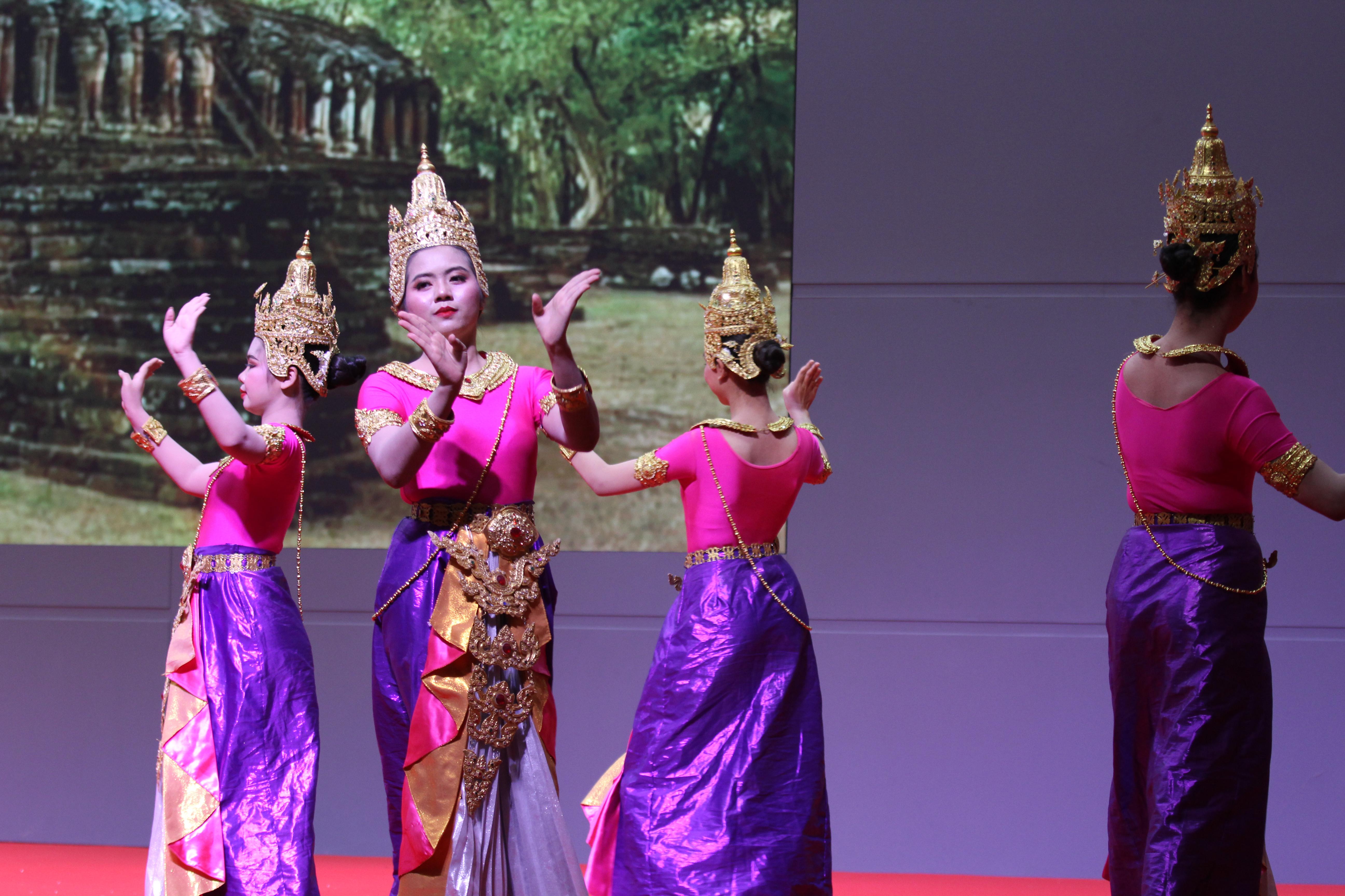 331. พิธีเปิดการแข่งขันทักษะวิชาการวิชาชีพครูและส่งเสริมศิลปวัฒนธรรม ครั้งที่13 มหาวิทยาลัยราชภัฏภาคเหนือ 8 สถาบัน