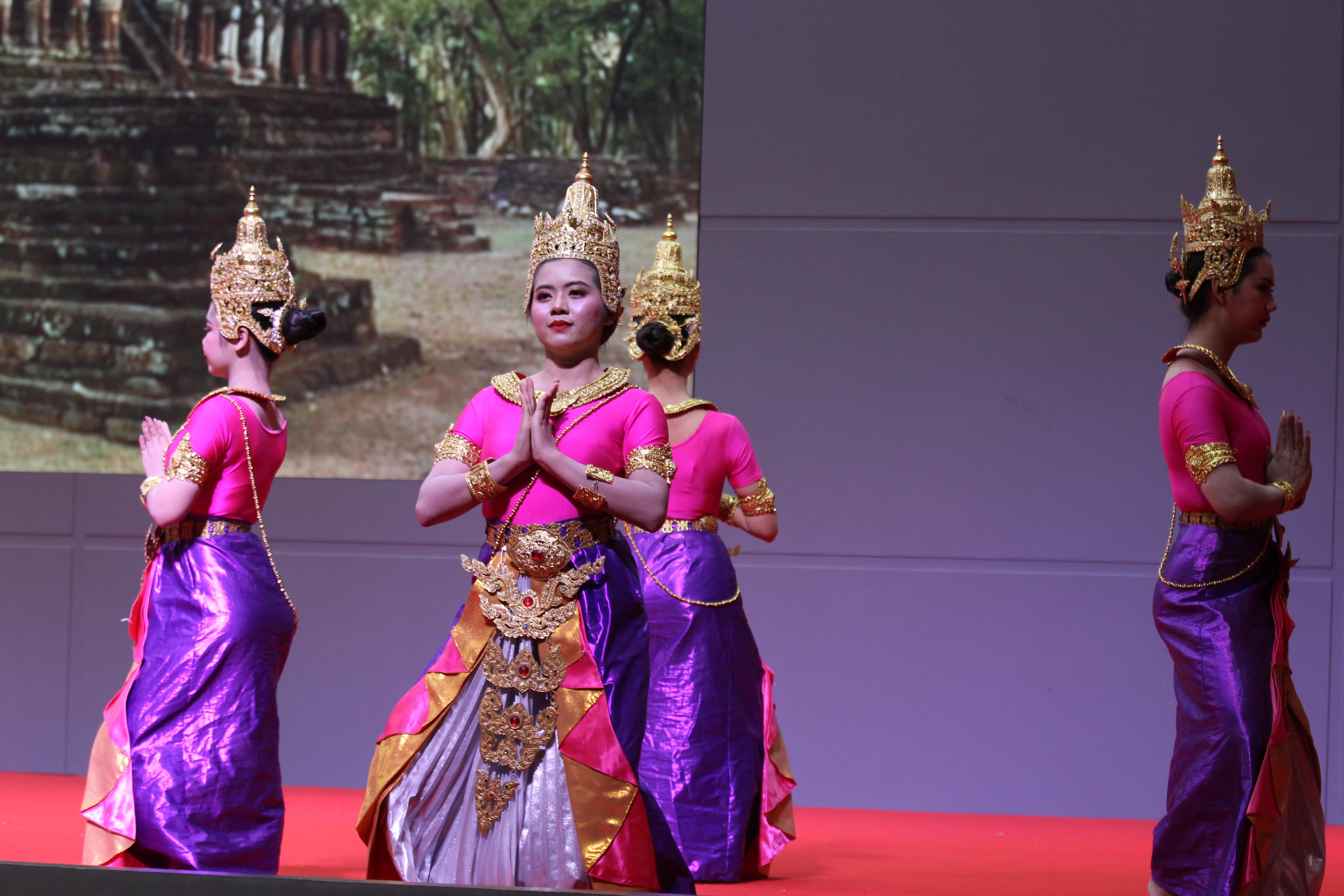 332. พิธีเปิดการแข่งขันทักษะวิชาการวิชาชีพครูและส่งเสริมศิลปวัฒนธรรม ครั้งที่13 มหาวิทยาลัยราชภัฏภาคเหนือ 8 สถาบัน