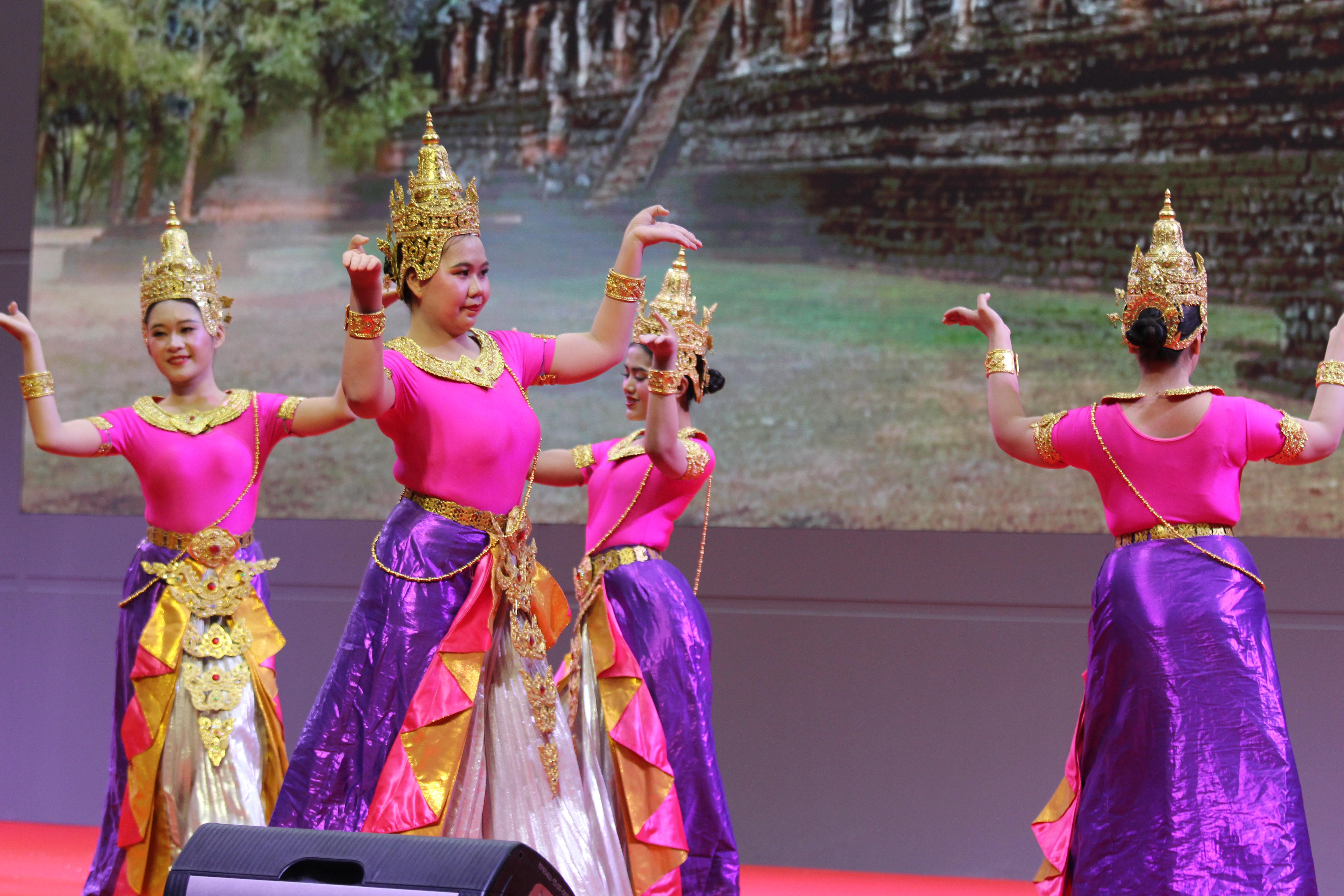 333. พิธีเปิดการแข่งขันทักษะวิชาการวิชาชีพครูและส่งเสริมศิลปวัฒนธรรม ครั้งที่13 มหาวิทยาลัยราชภัฏภาคเหนือ 8 สถาบัน