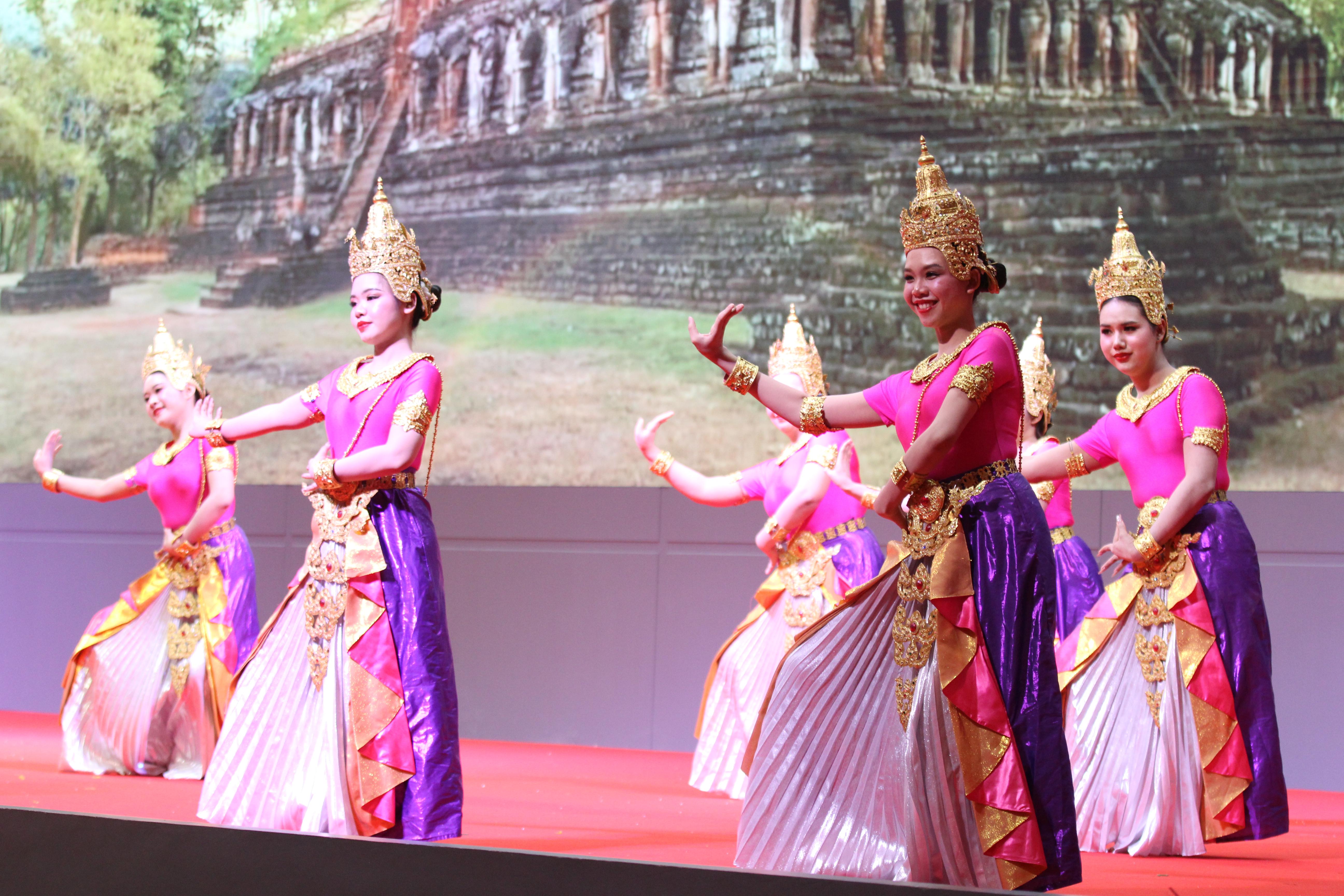 342. พิธีเปิดการแข่งขันทักษะวิชาการวิชาชีพครูและส่งเสริมศิลปวัฒนธรรม ครั้งที่13 มหาวิทยาลัยราชภัฏภาคเหนือ 8 สถาบัน