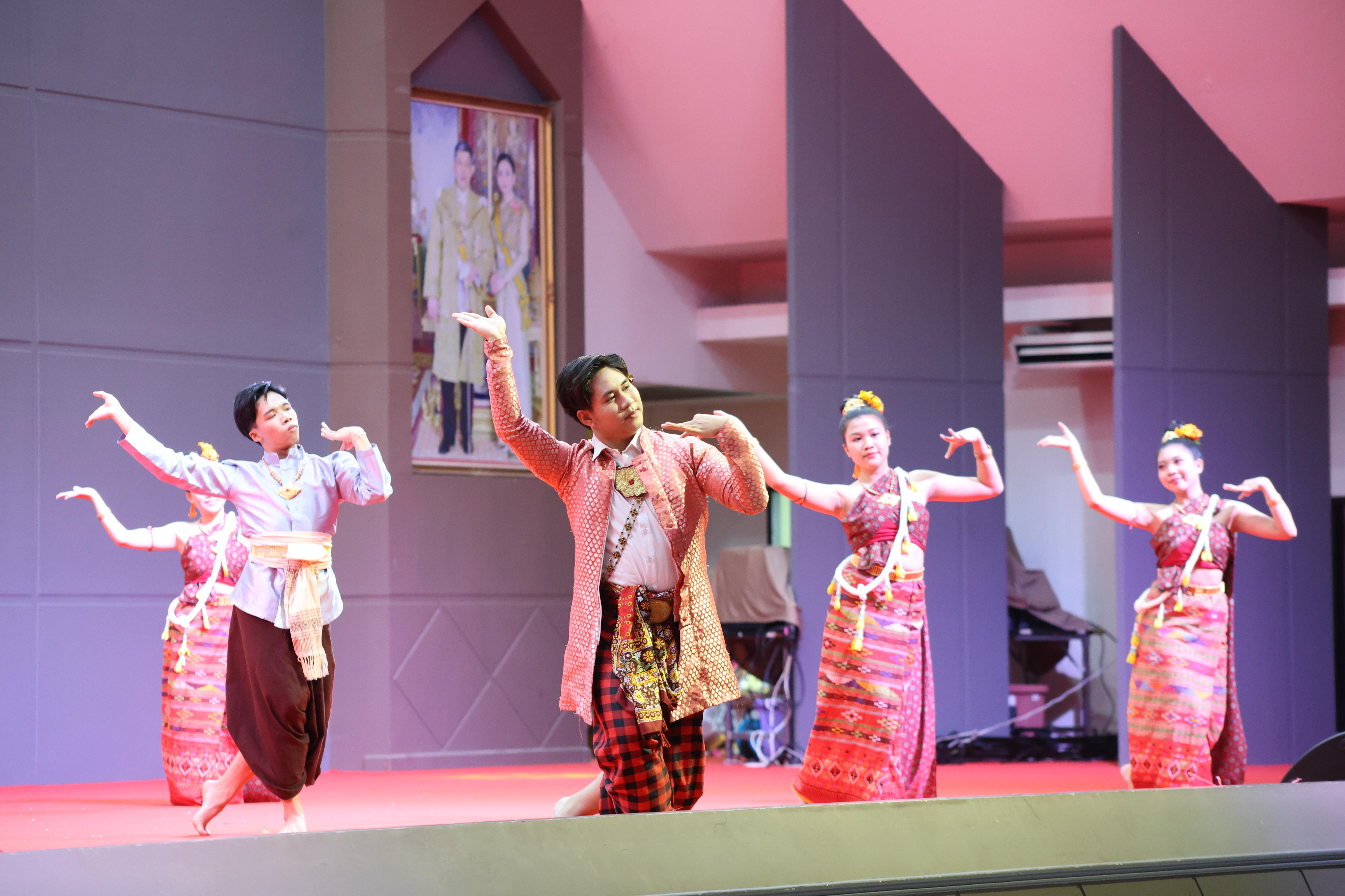 359. พิธีเปิดการแข่งขันทักษะวิชาการวิชาชีพครูและส่งเสริมศิลปวัฒนธรรม ครั้งที่13 มหาวิทยาลัยราชภัฏภาคเหนือ 8 สถาบัน