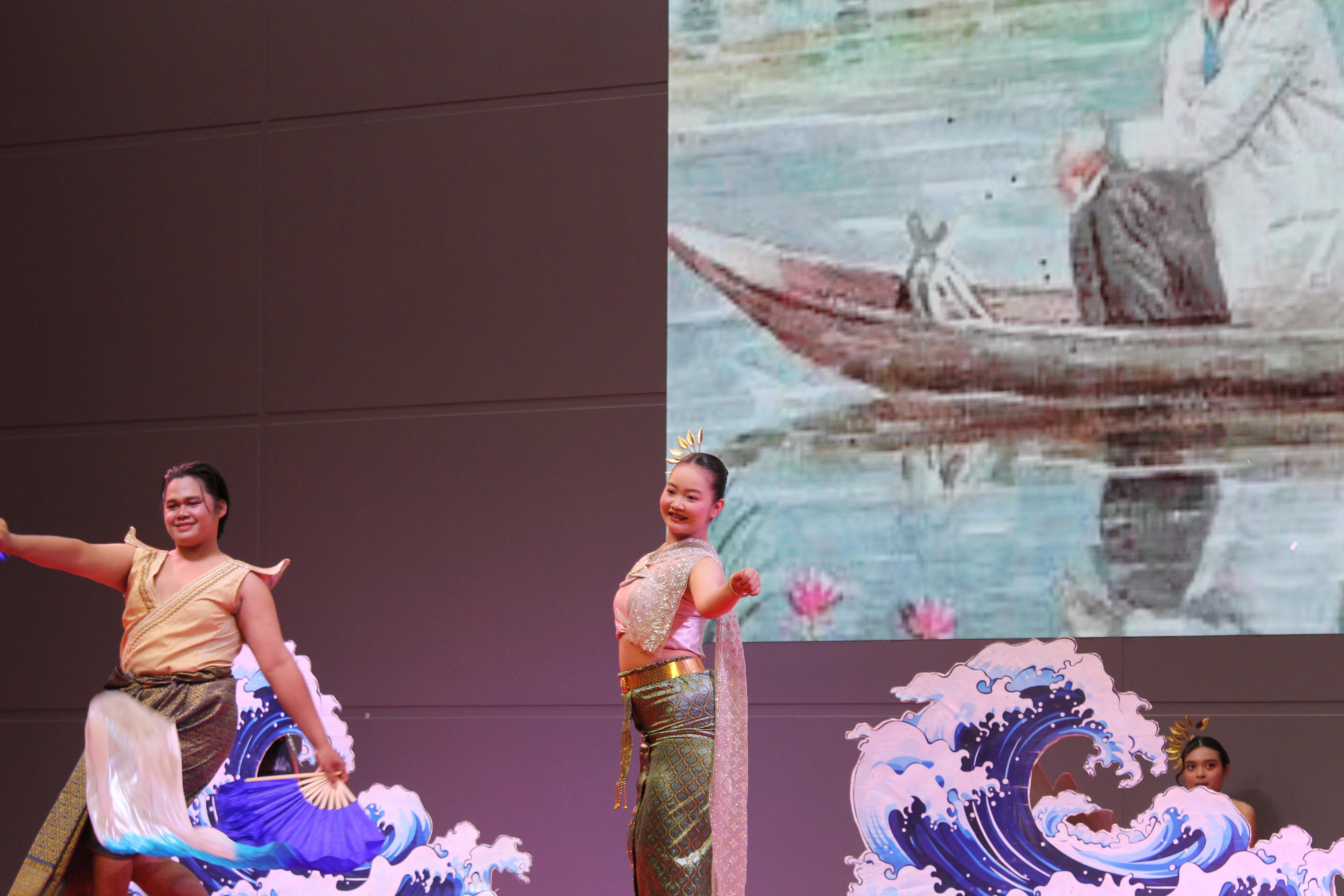 369. พิธีเปิดการแข่งขันทักษะวิชาการวิชาชีพครูและส่งเสริมศิลปวัฒนธรรม ครั้งที่13 มหาวิทยาลัยราชภัฏภาคเหนือ 8 สถาบัน