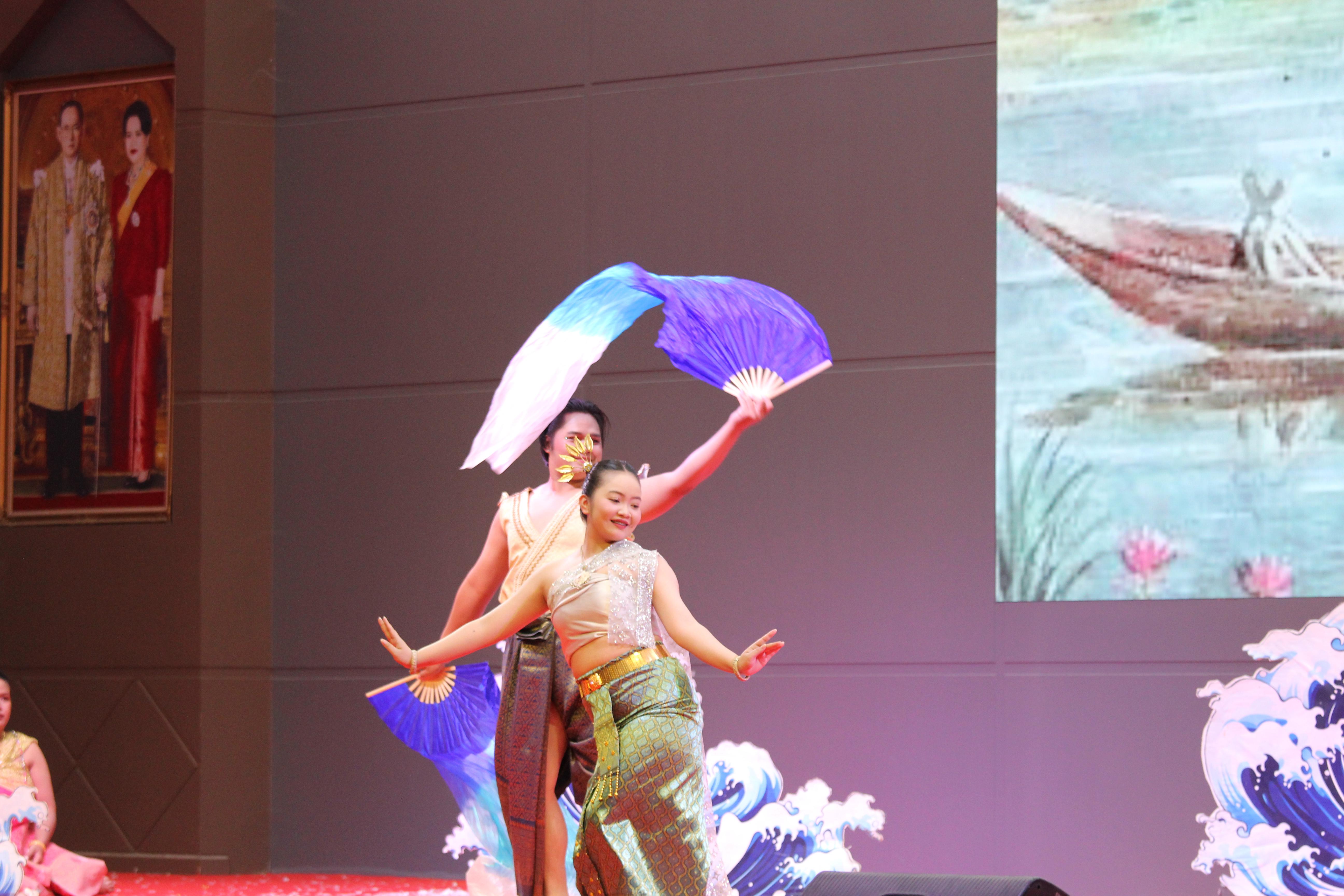 370. พิธีเปิดการแข่งขันทักษะวิชาการวิชาชีพครูและส่งเสริมศิลปวัฒนธรรม ครั้งที่13 มหาวิทยาลัยราชภัฏภาคเหนือ 8 สถาบัน