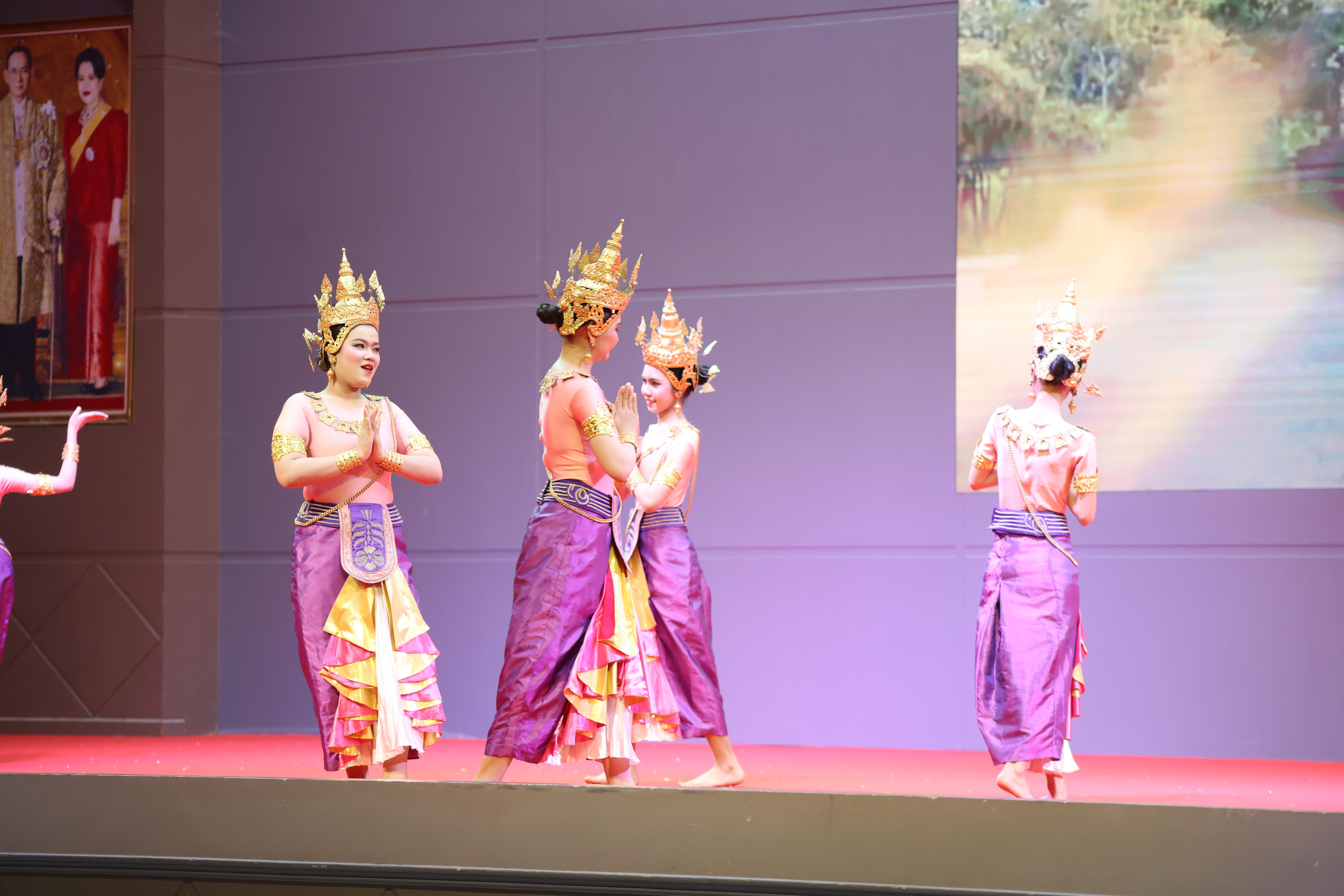 373. พิธีเปิดการแข่งขันทักษะวิชาการวิชาชีพครูและส่งเสริมศิลปวัฒนธรรม ครั้งที่13 มหาวิทยาลัยราชภัฏภาคเหนือ 8 สถาบัน