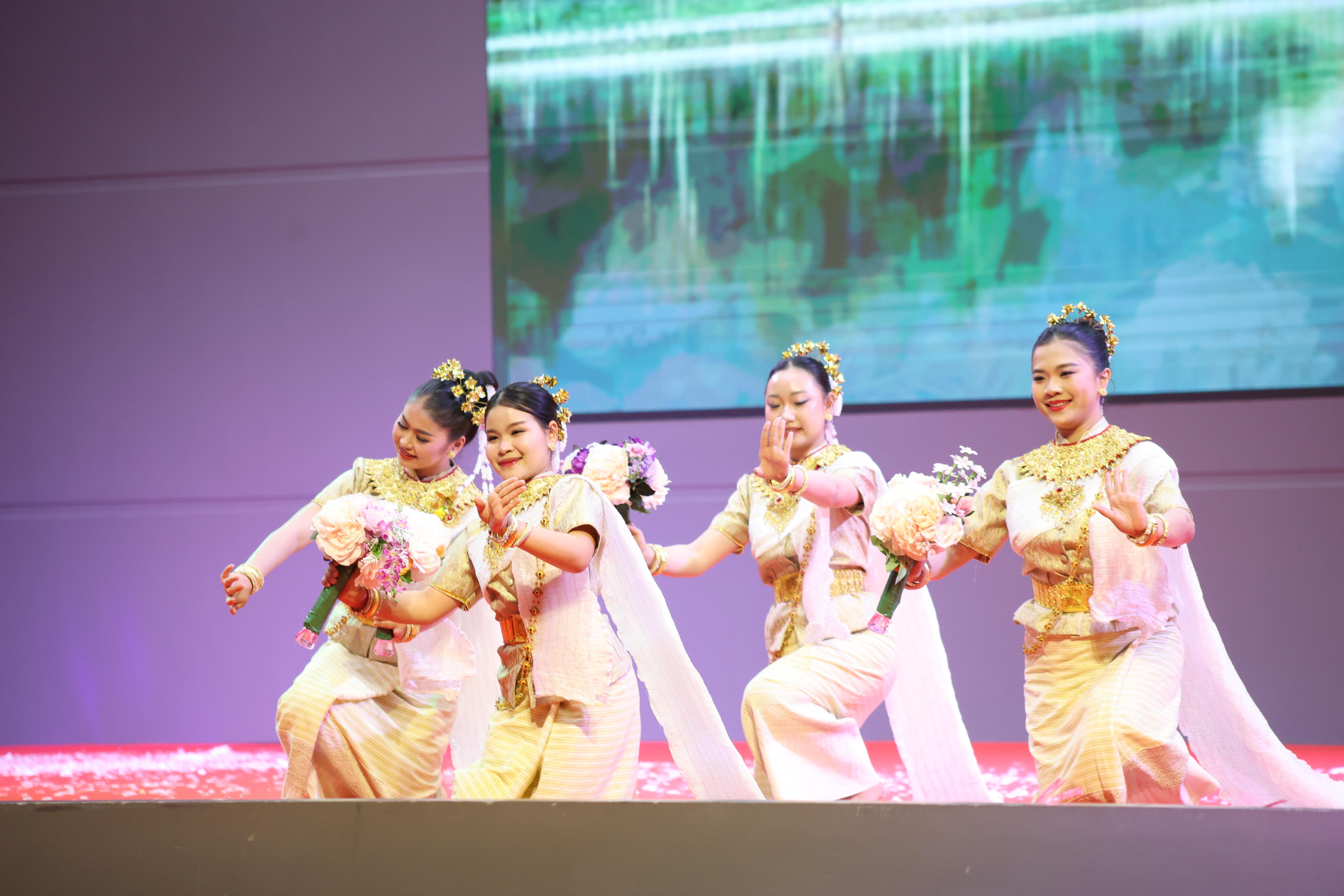 385. พิธีเปิดการแข่งขันทักษะวิชาการวิชาชีพครูและส่งเสริมศิลปวัฒนธรรม ครั้งที่13 มหาวิทยาลัยราชภัฏภาคเหนือ 8 สถาบัน