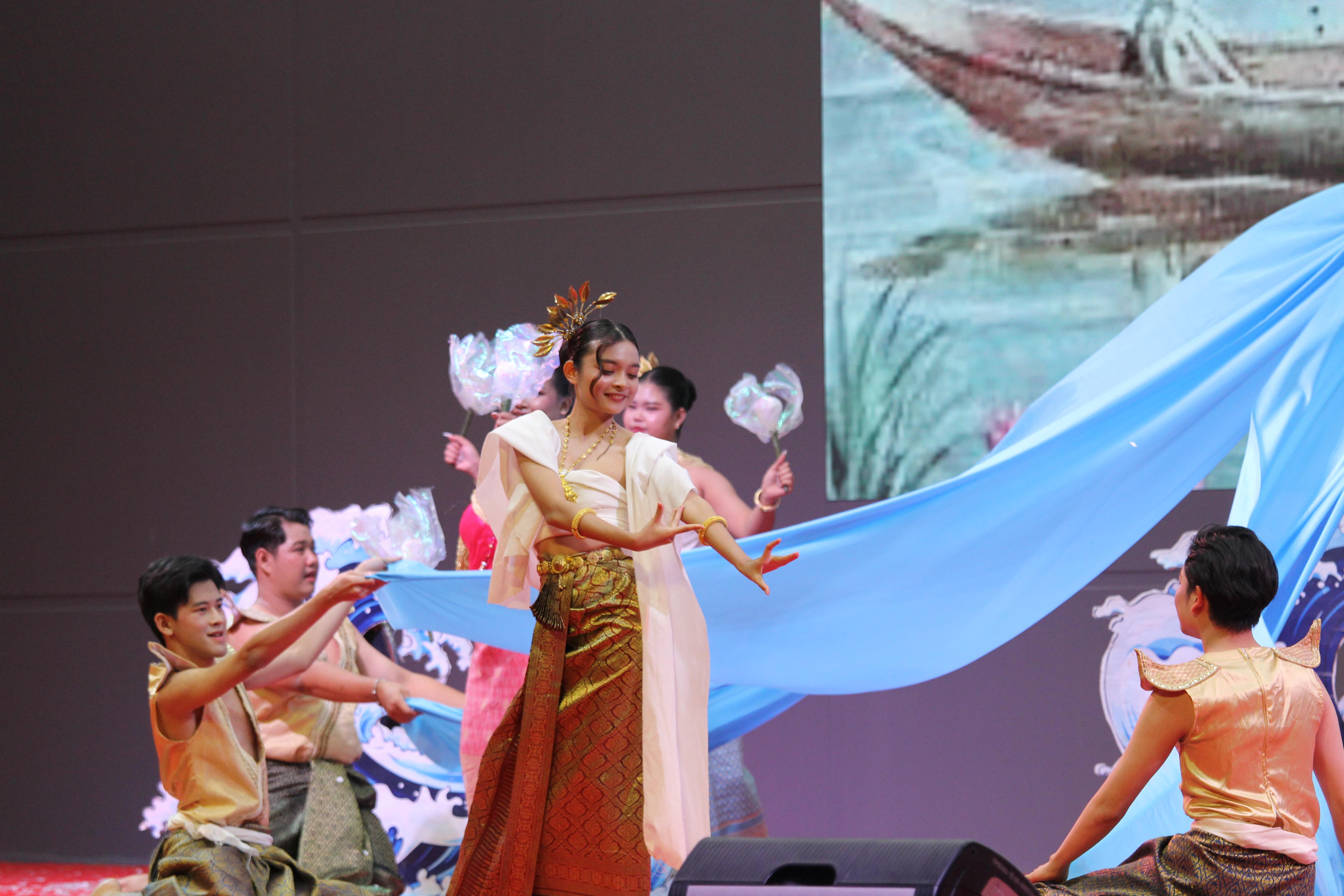 394. พิธีเปิดการแข่งขันทักษะวิชาการวิชาชีพครูและส่งเสริมศิลปวัฒนธรรม ครั้งที่13 มหาวิทยาลัยราชภัฏภาคเหนือ 8 สถาบัน