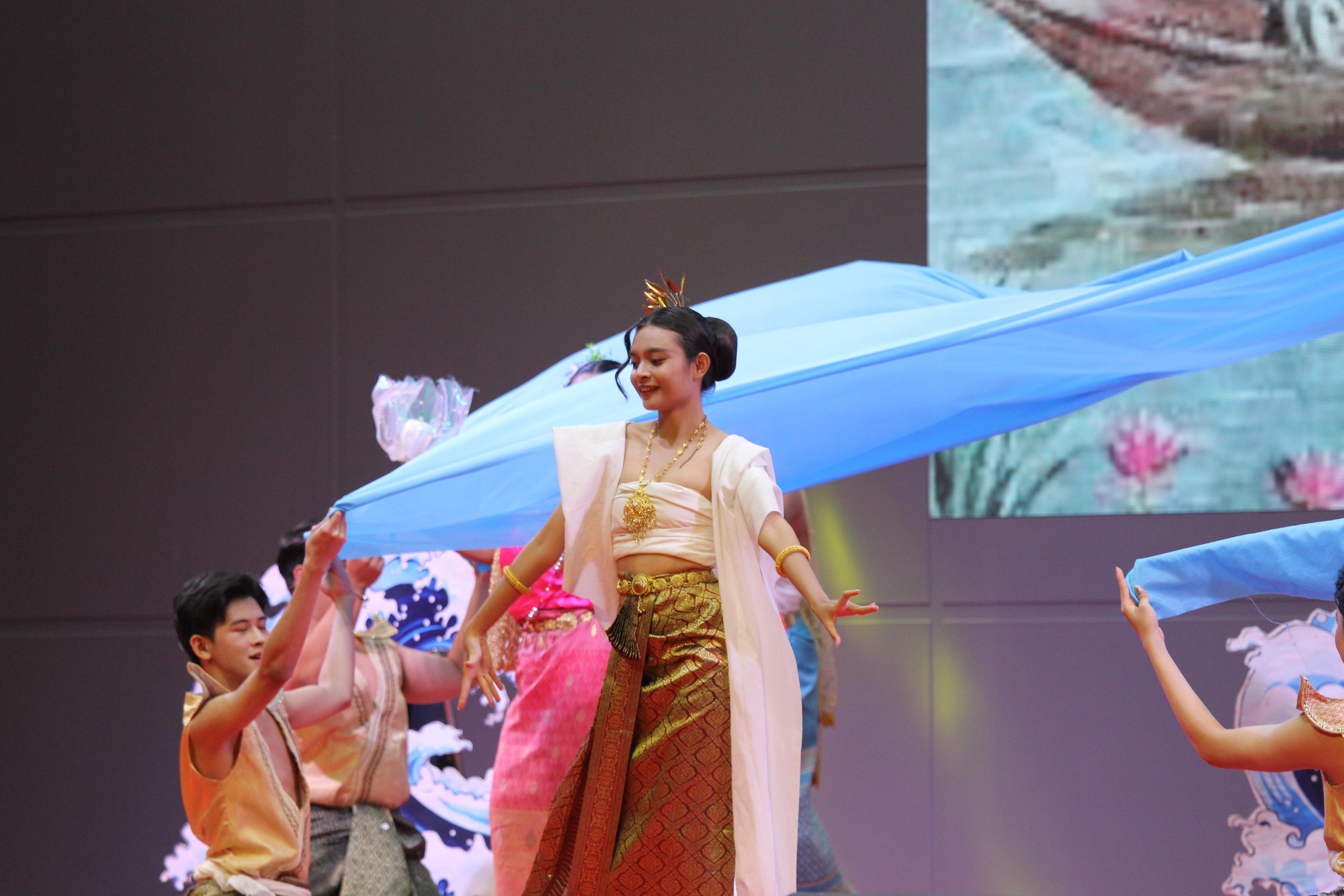 395. พิธีเปิดการแข่งขันทักษะวิชาการวิชาชีพครูและส่งเสริมศิลปวัฒนธรรม ครั้งที่13 มหาวิทยาลัยราชภัฏภาคเหนือ 8 สถาบัน