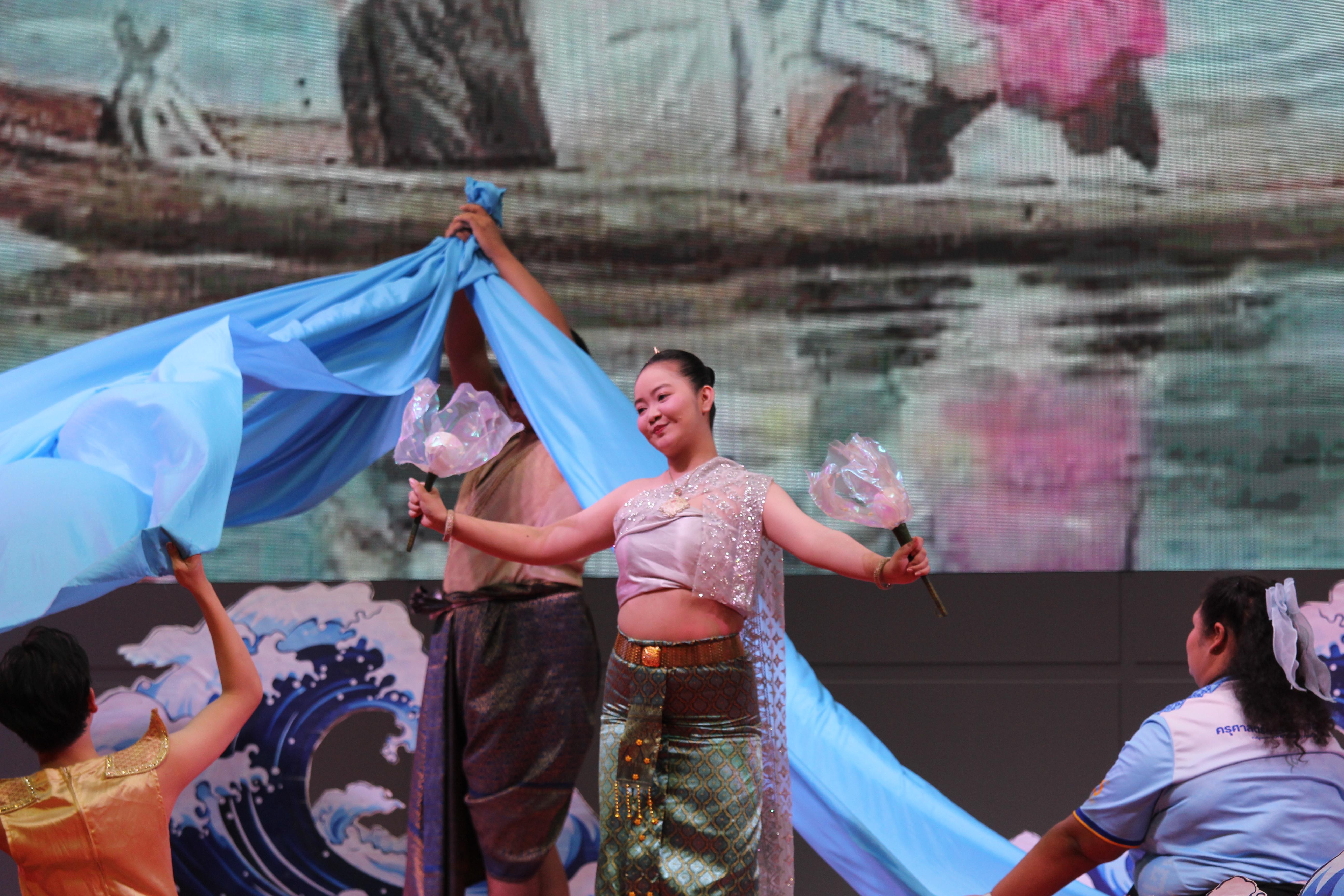 400. พิธีเปิดการแข่งขันทักษะวิชาการวิชาชีพครูและส่งเสริมศิลปวัฒนธรรม ครั้งที่13 มหาวิทยาลัยราชภัฏภาคเหนือ 8 สถาบัน