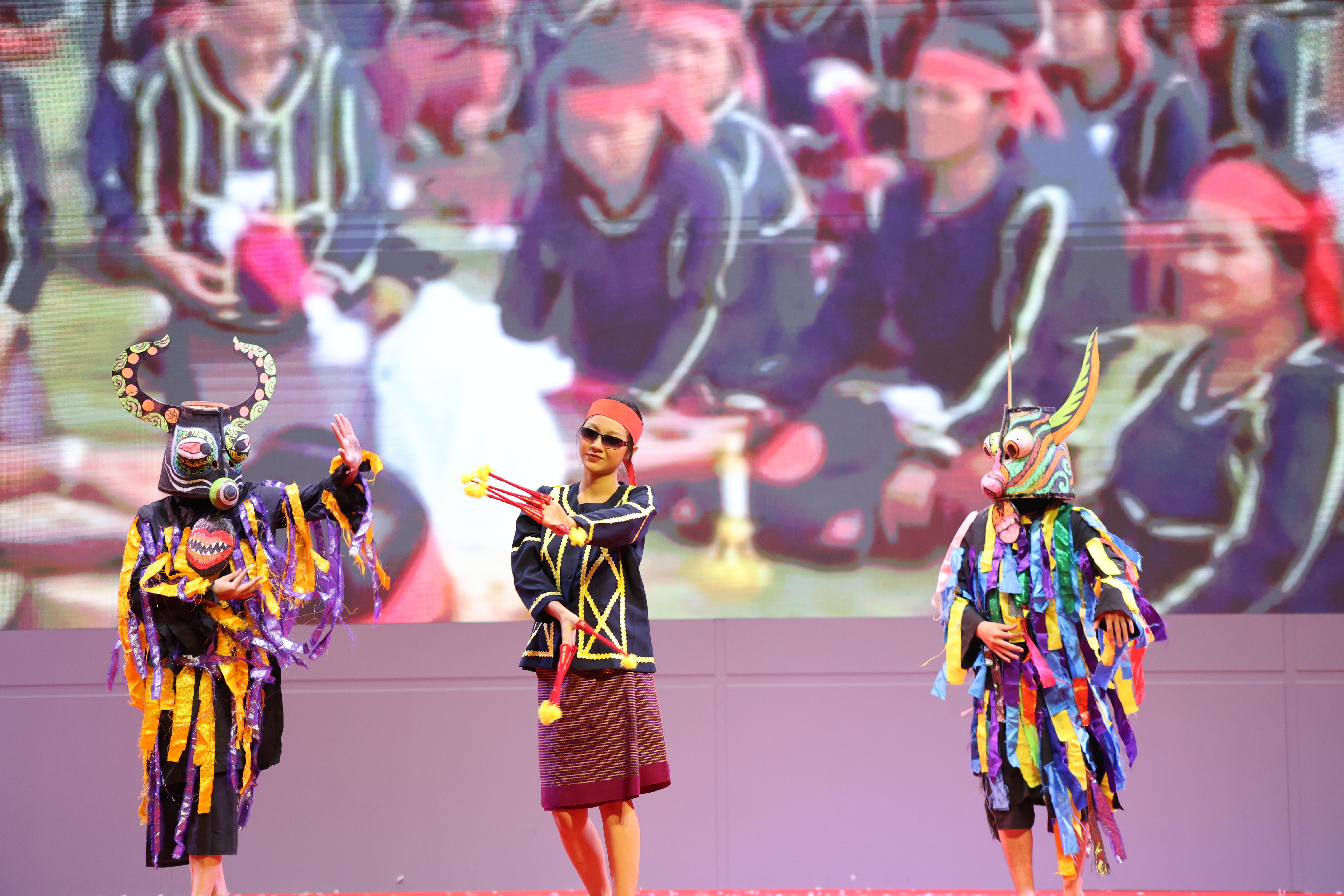 431. พิธีเปิดการแข่งขันทักษะวิชาการวิชาชีพครูและส่งเสริมศิลปวัฒนธรรม ครั้งที่13 มหาวิทยาลัยราชภัฏภาคเหนือ 8 สถาบัน