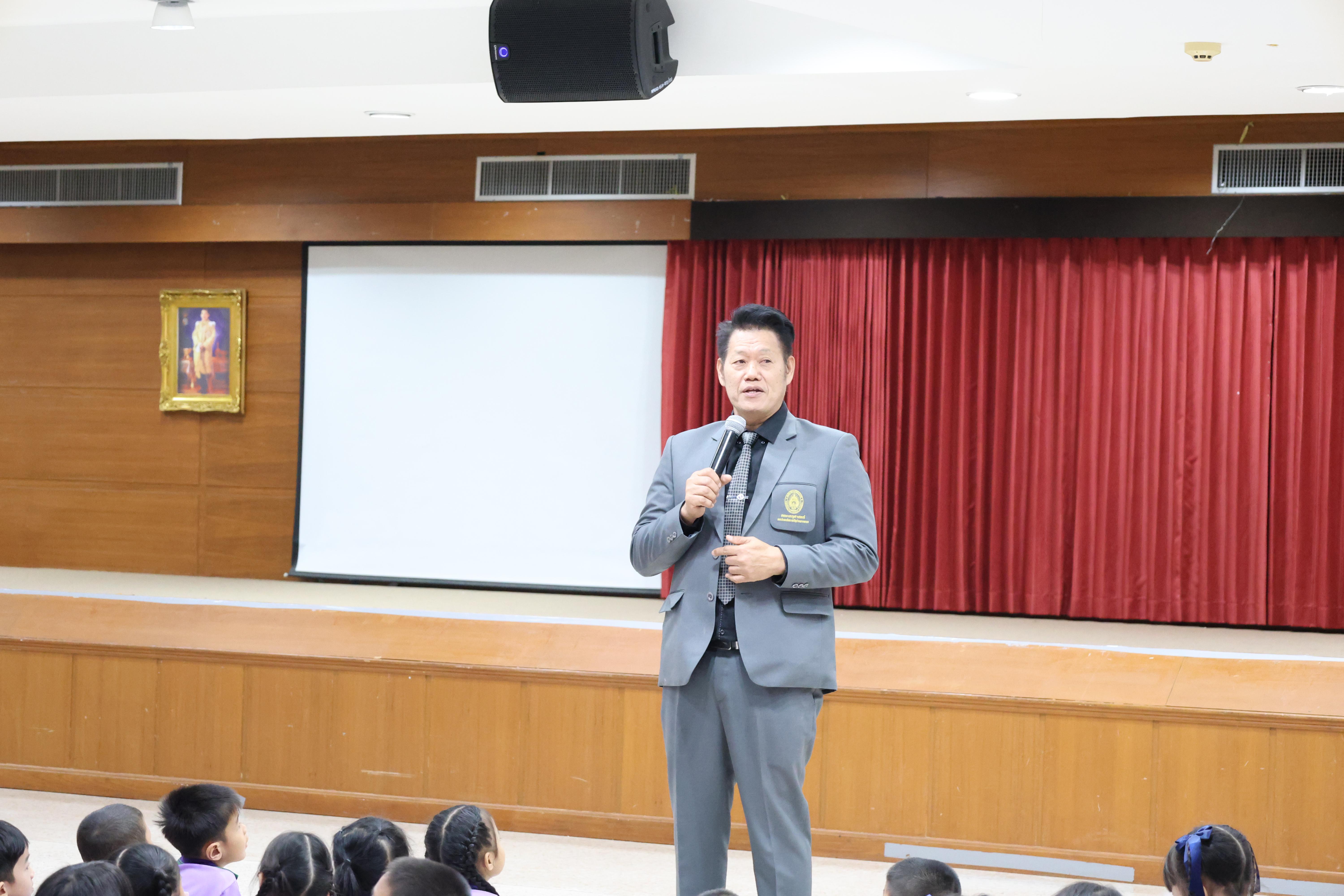 4. กิจกรรมบริการวิชาการ "โครงการสัญจรนักคิดสู่กระบวนการคิดทางวิทยาศาสตร์" โรงเรียนสาธิต (วัดวังยาง)