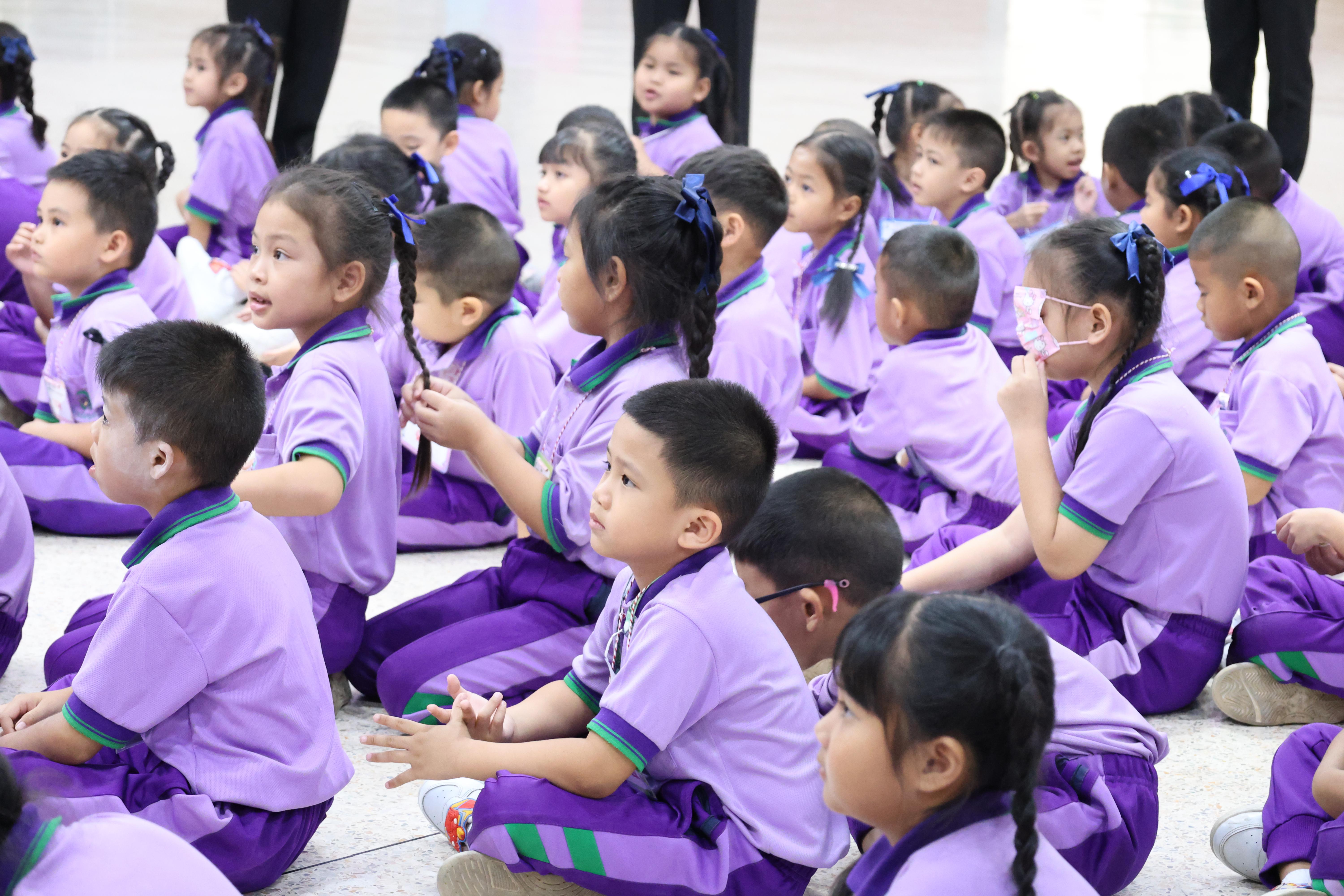 11. กิจกรรมบริการวิชาการ "โครงการสัญจรนักคิดสู่กระบวนการคิดทางวิทยาศาสตร์" โรงเรียนสาธิต (วัดวังยาง)