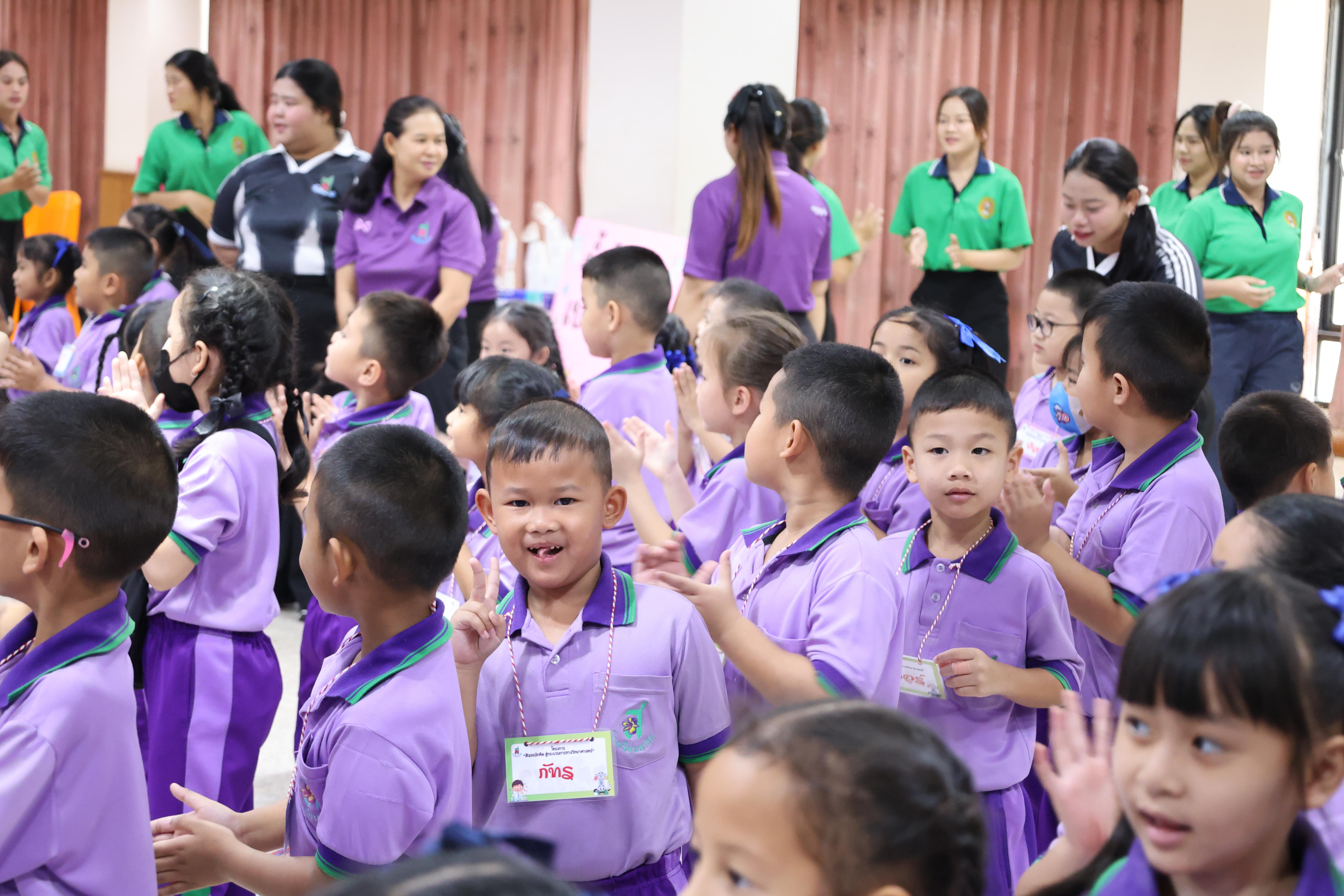 25. กิจกรรมบริการวิชาการ "โครงการสัญจรนักคิดสู่กระบวนการคิดทางวิทยาศาสตร์" โรงเรียนสาธิต (วัดวังยาง)