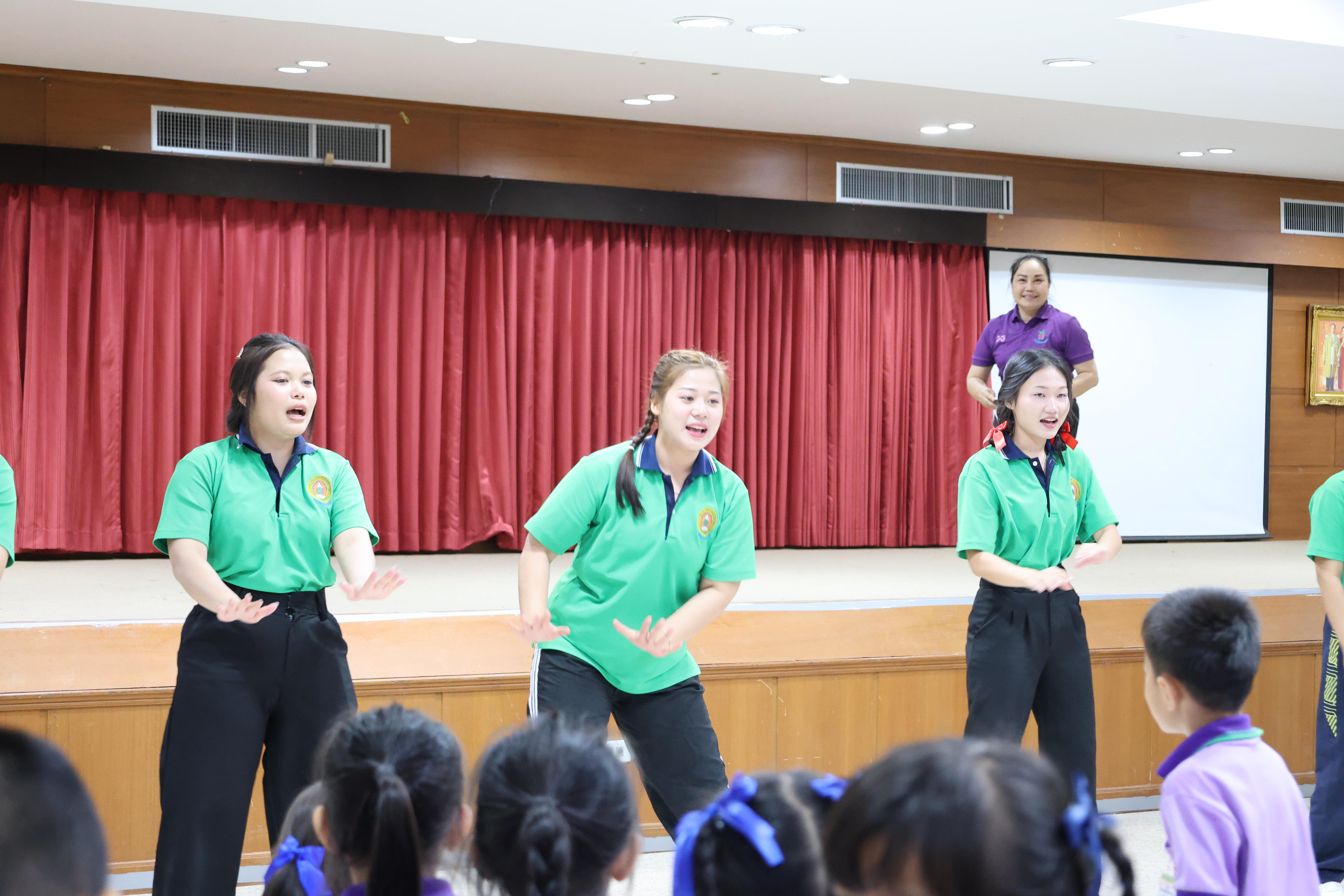 29. กิจกรรมบริการวิชาการ "โครงการสัญจรนักคิดสู่กระบวนการคิดทางวิทยาศาสตร์" โรงเรียนสาธิต (วัดวังยาง)