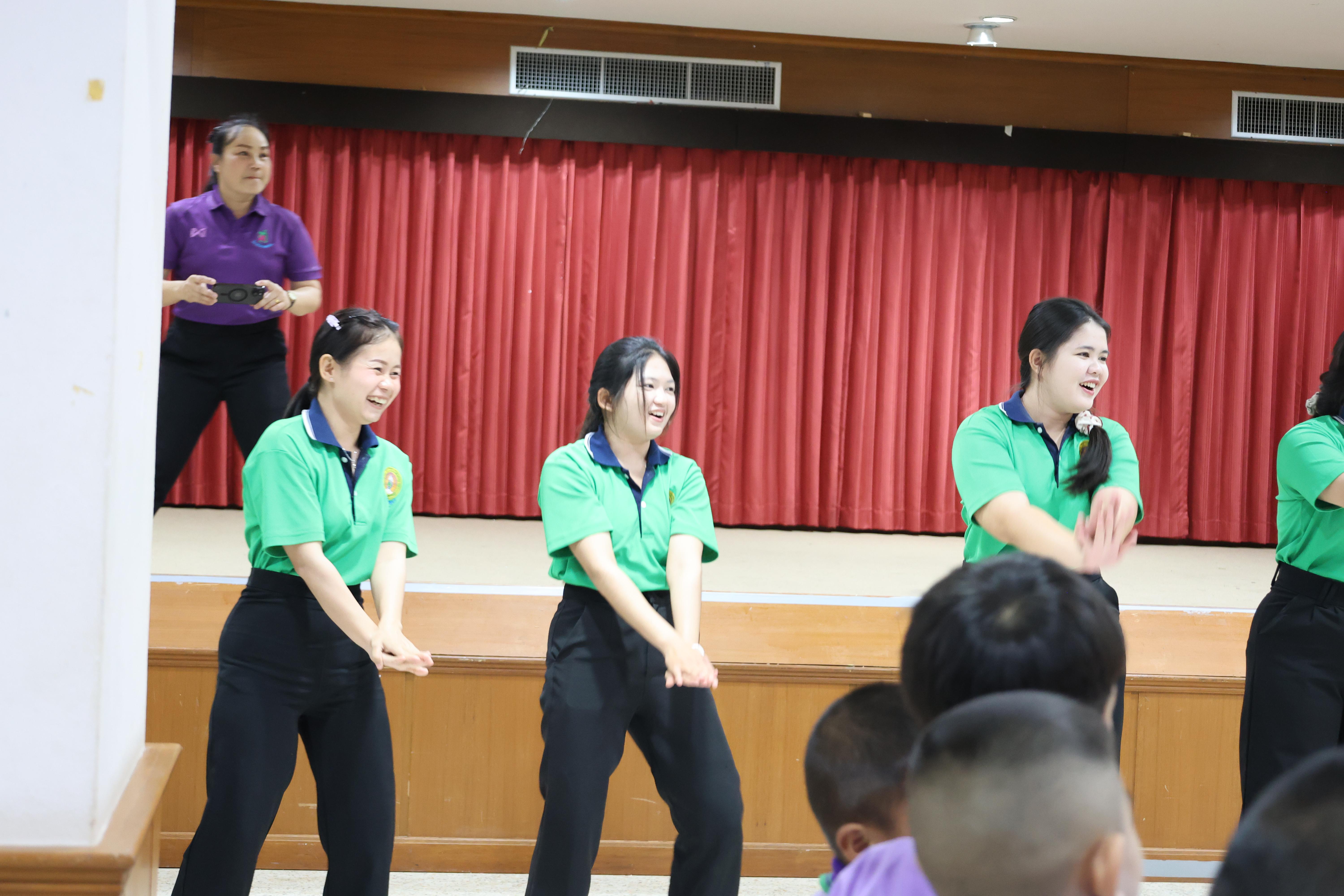 30. กิจกรรมบริการวิชาการ "โครงการสัญจรนักคิดสู่กระบวนการคิดทางวิทยาศาสตร์" โรงเรียนสาธิต (วัดวังยาง)