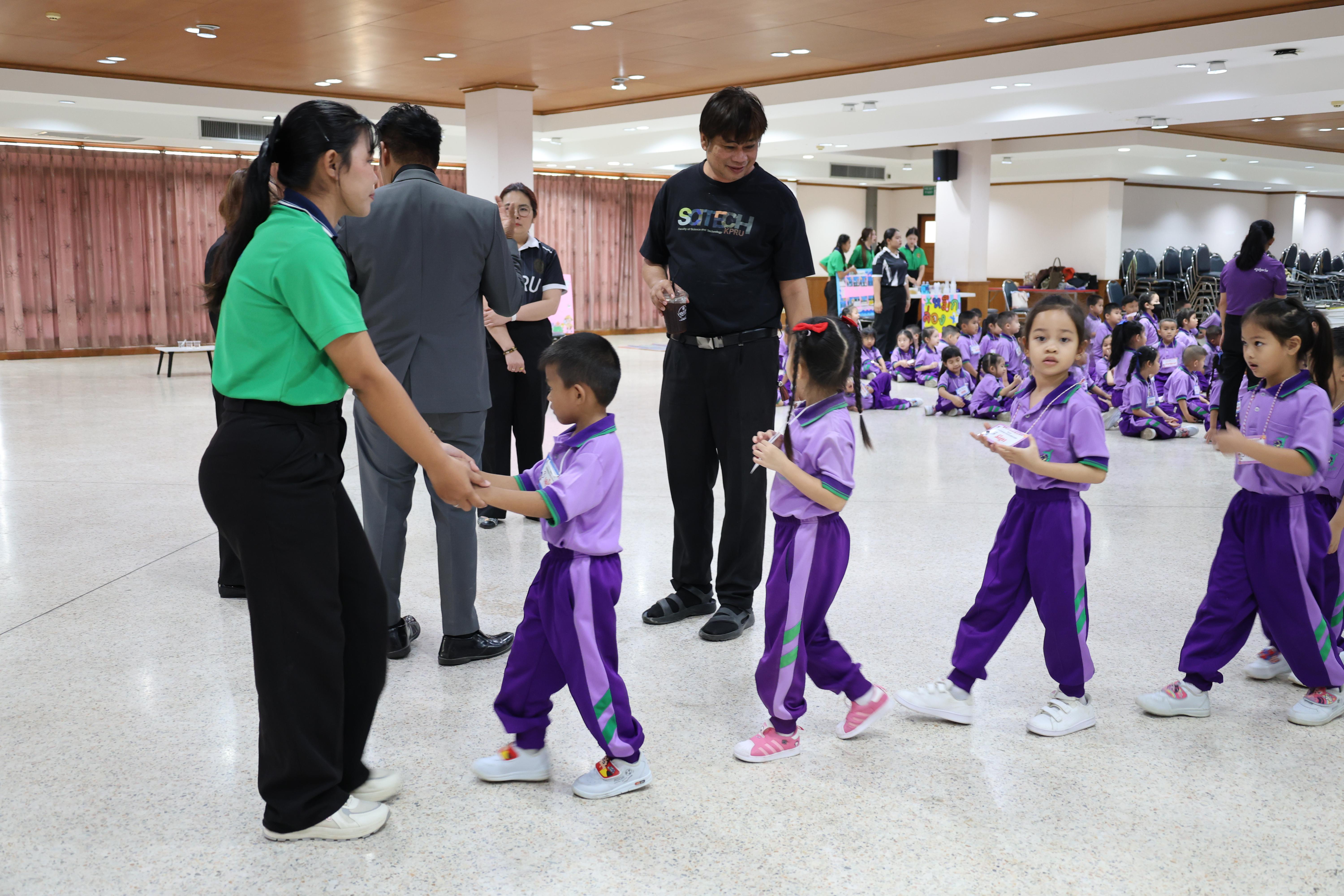 57. กิจกรรมบริการวิชาการ "โครงการสัญจรนักคิดสู่กระบวนการคิดทางวิทยาศาสตร์" โรงเรียนสาธิต (วัดวังยาง)