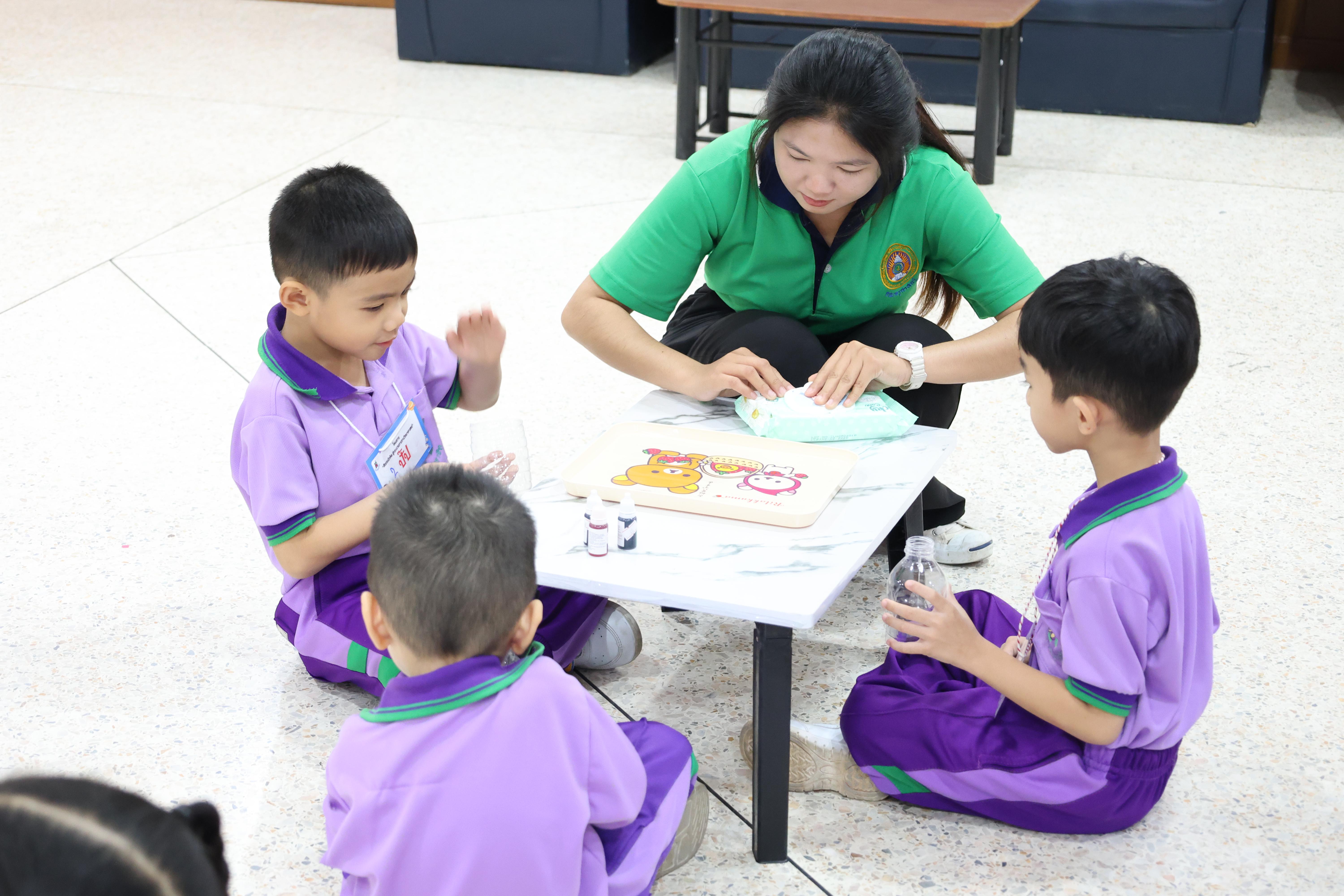 70. กิจกรรมบริการวิชาการ "โครงการสัญจรนักคิดสู่กระบวนการคิดทางวิทยาศาสตร์" โรงเรียนสาธิต (วัดวังยาง)