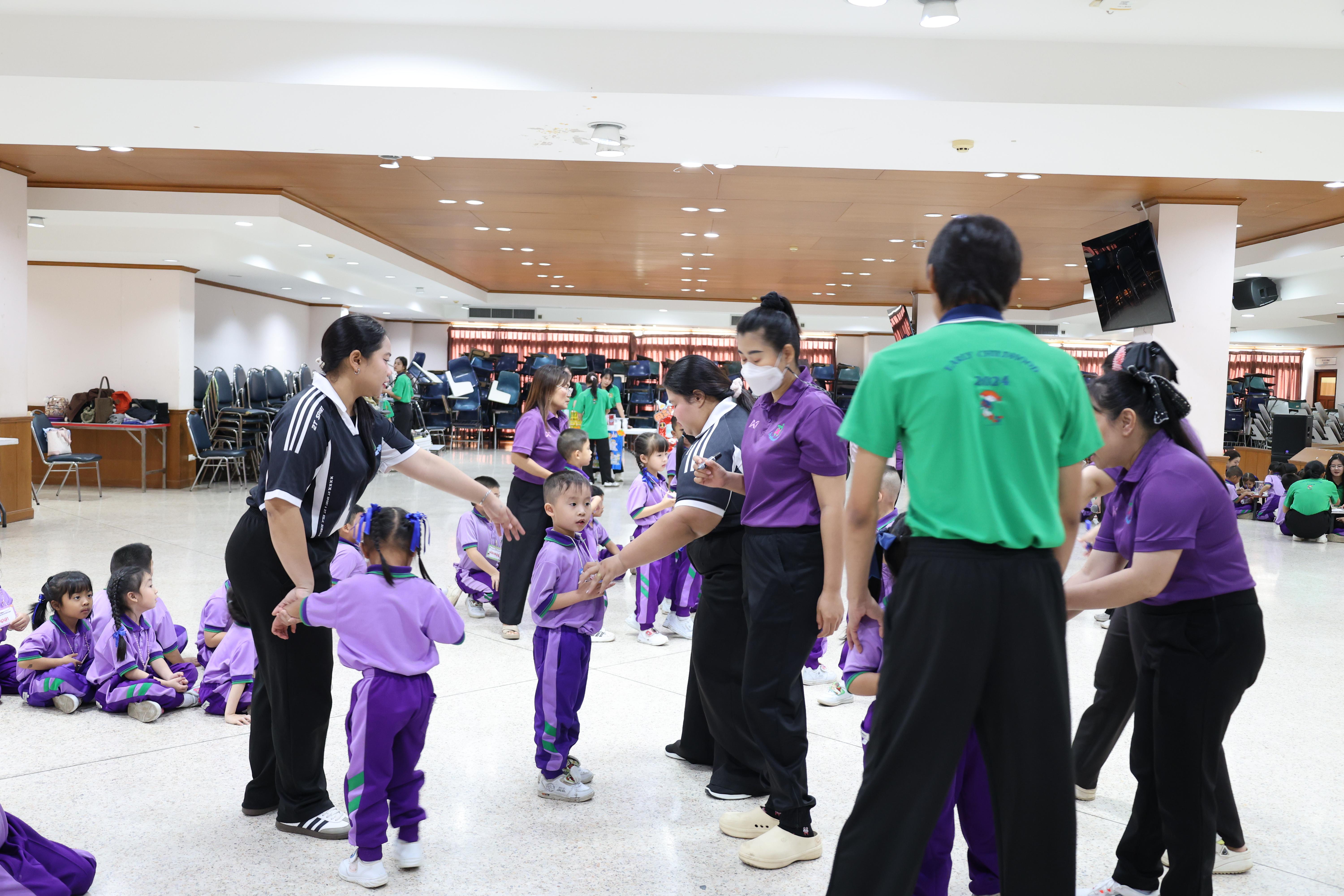 72. กิจกรรมบริการวิชาการ "โครงการสัญจรนักคิดสู่กระบวนการคิดทางวิทยาศาสตร์" โรงเรียนสาธิต (วัดวังยาง)