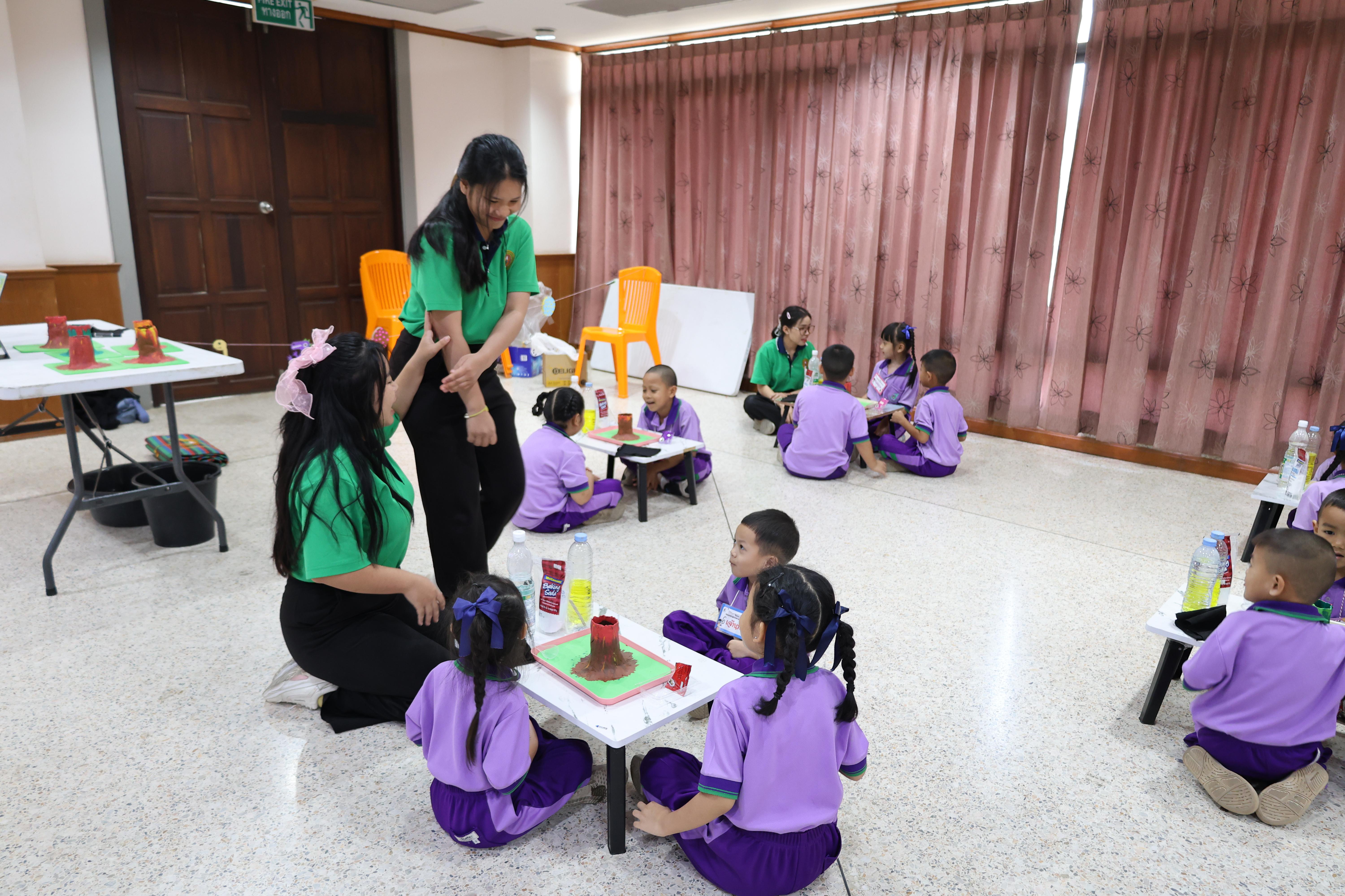 73. กิจกรรมบริการวิชาการ "โครงการสัญจรนักคิดสู่กระบวนการคิดทางวิทยาศาสตร์" โรงเรียนสาธิต (วัดวังยาง)