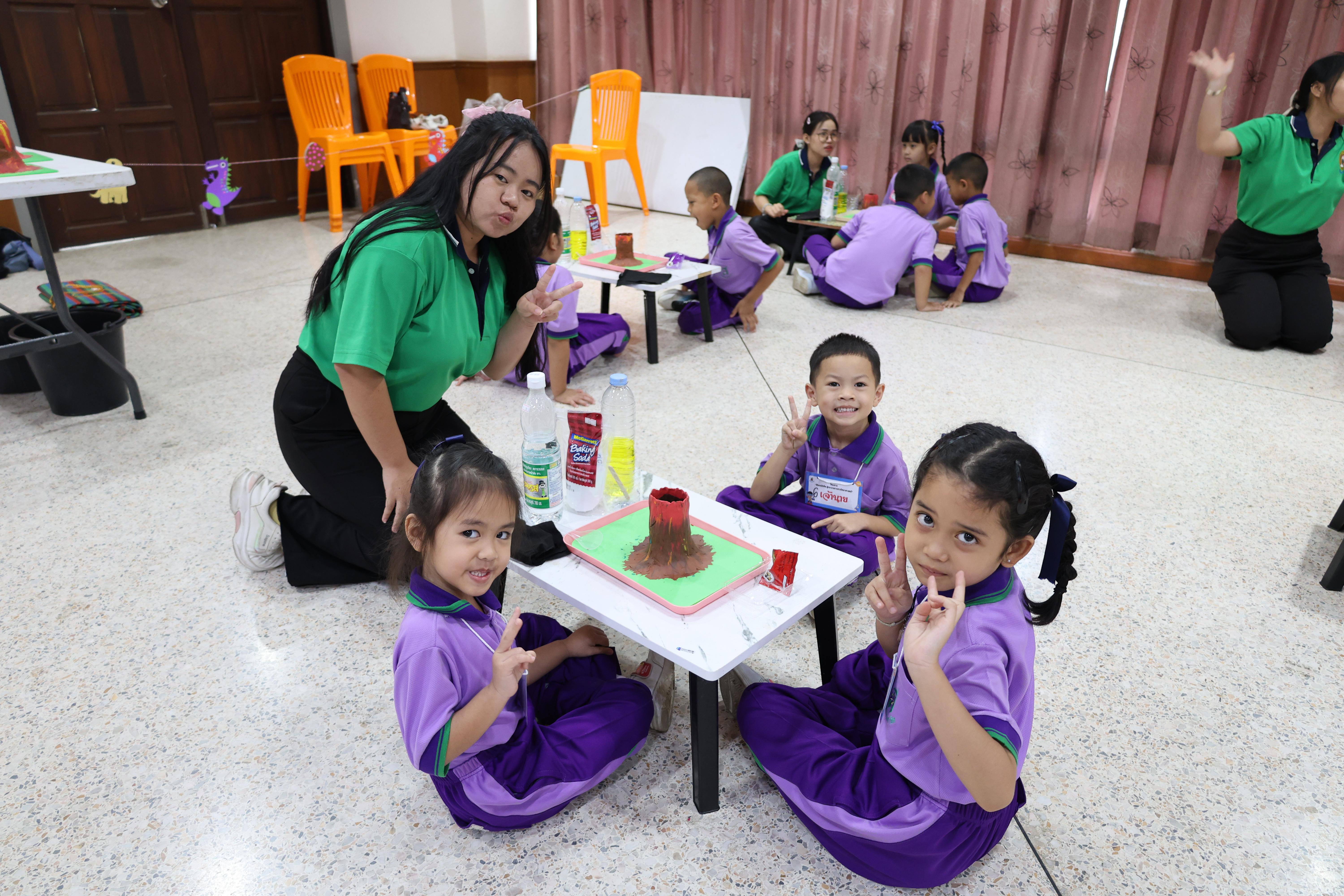 74. กิจกรรมบริการวิชาการ "โครงการสัญจรนักคิดสู่กระบวนการคิดทางวิทยาศาสตร์" โรงเรียนสาธิต (วัดวังยาง)