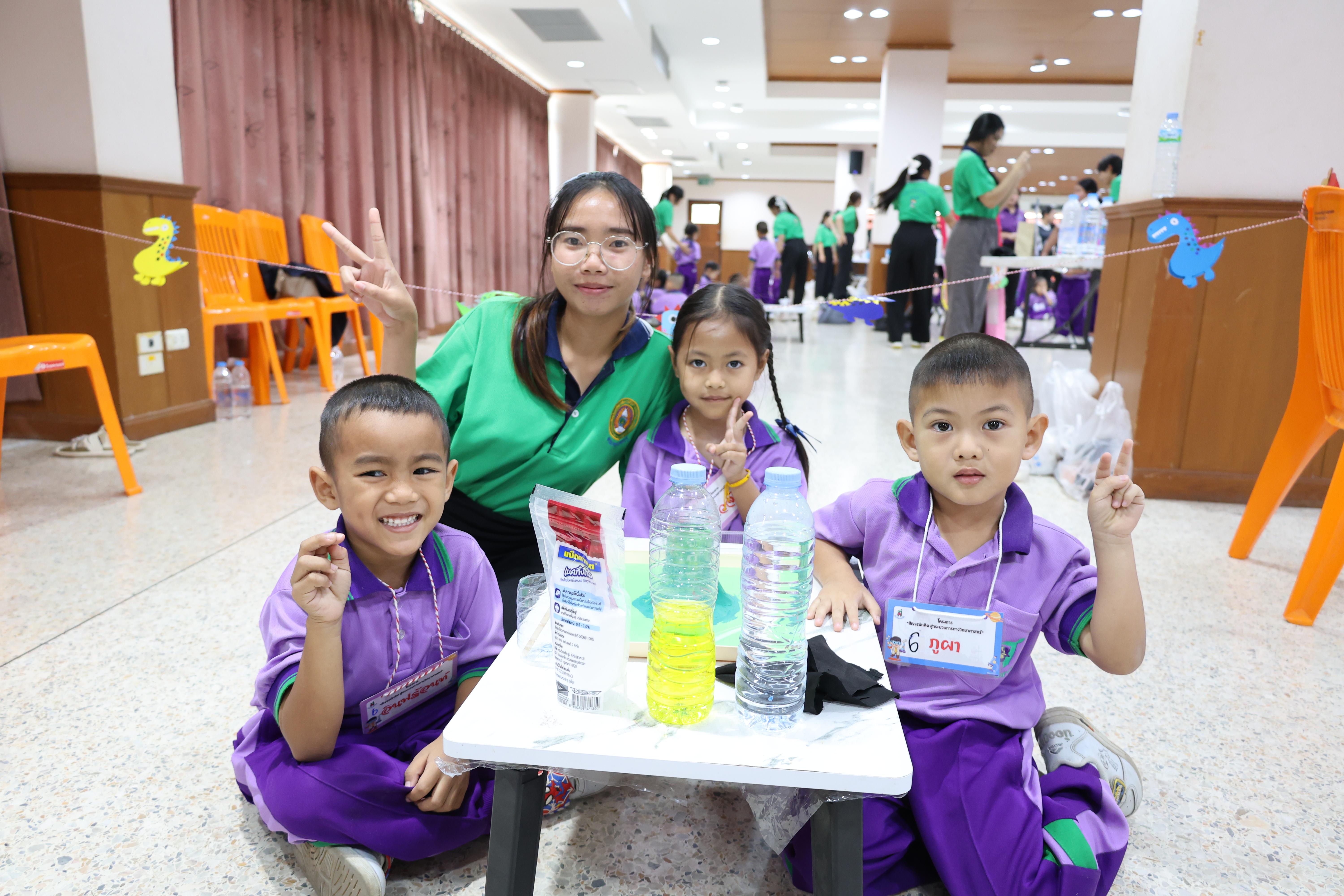 75. กิจกรรมบริการวิชาการ "โครงการสัญจรนักคิดสู่กระบวนการคิดทางวิทยาศาสตร์" โรงเรียนสาธิต (วัดวังยาง)