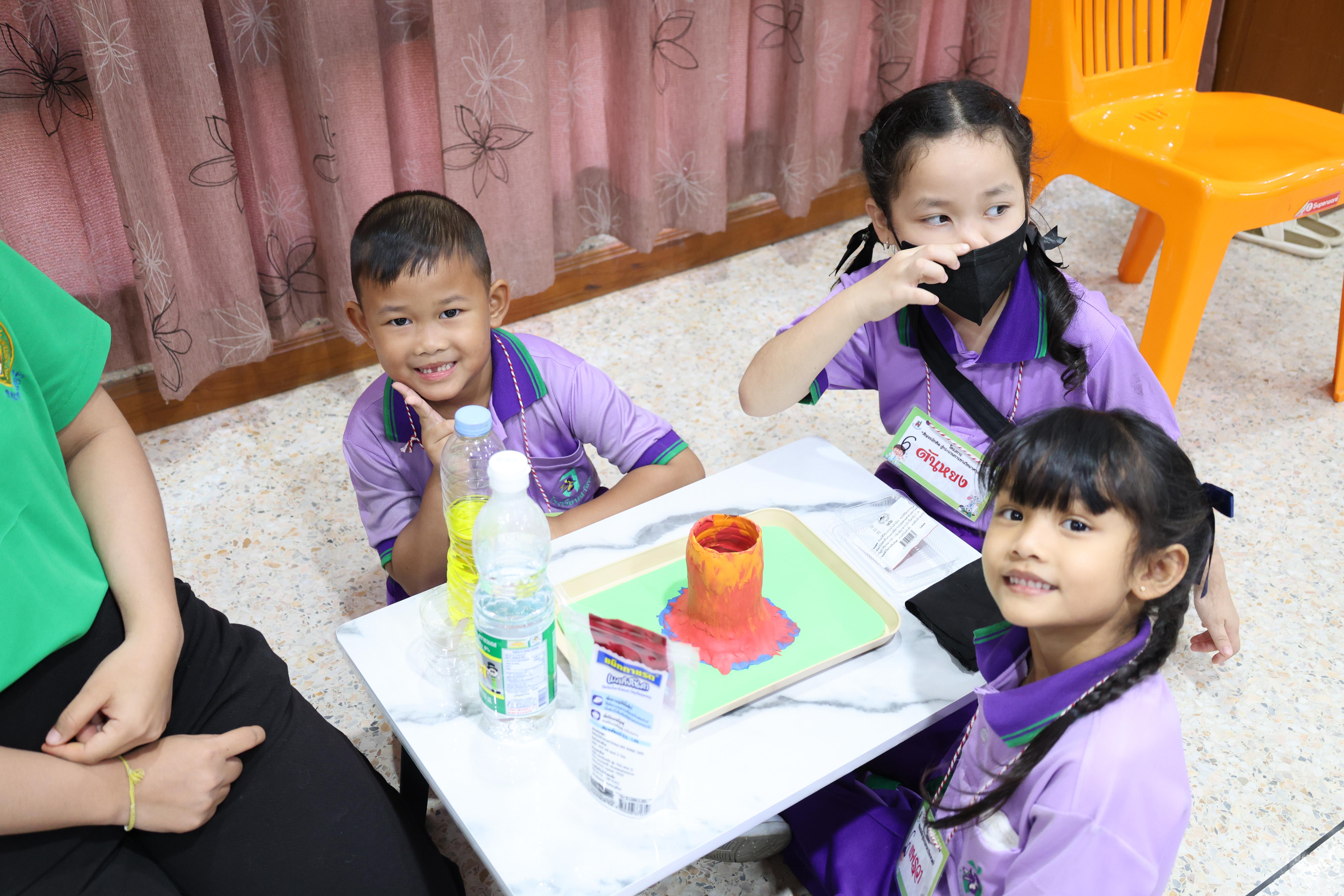 76. กิจกรรมบริการวิชาการ "โครงการสัญจรนักคิดสู่กระบวนการคิดทางวิทยาศาสตร์" โรงเรียนสาธิต (วัดวังยาง)