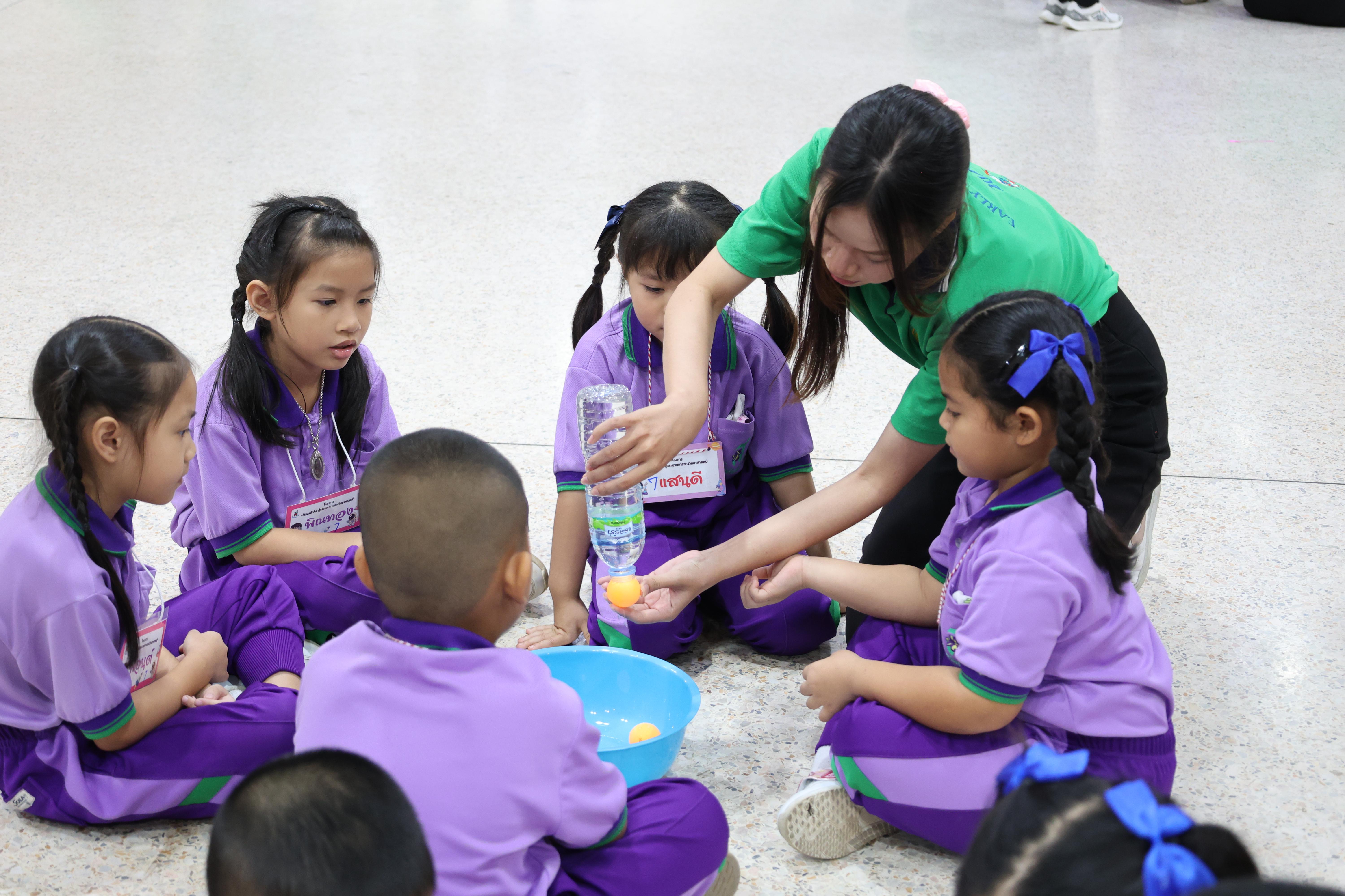 82. กิจกรรมบริการวิชาการ "โครงการสัญจรนักคิดสู่กระบวนการคิดทางวิทยาศาสตร์" โรงเรียนสาธิต (วัดวังยาง)