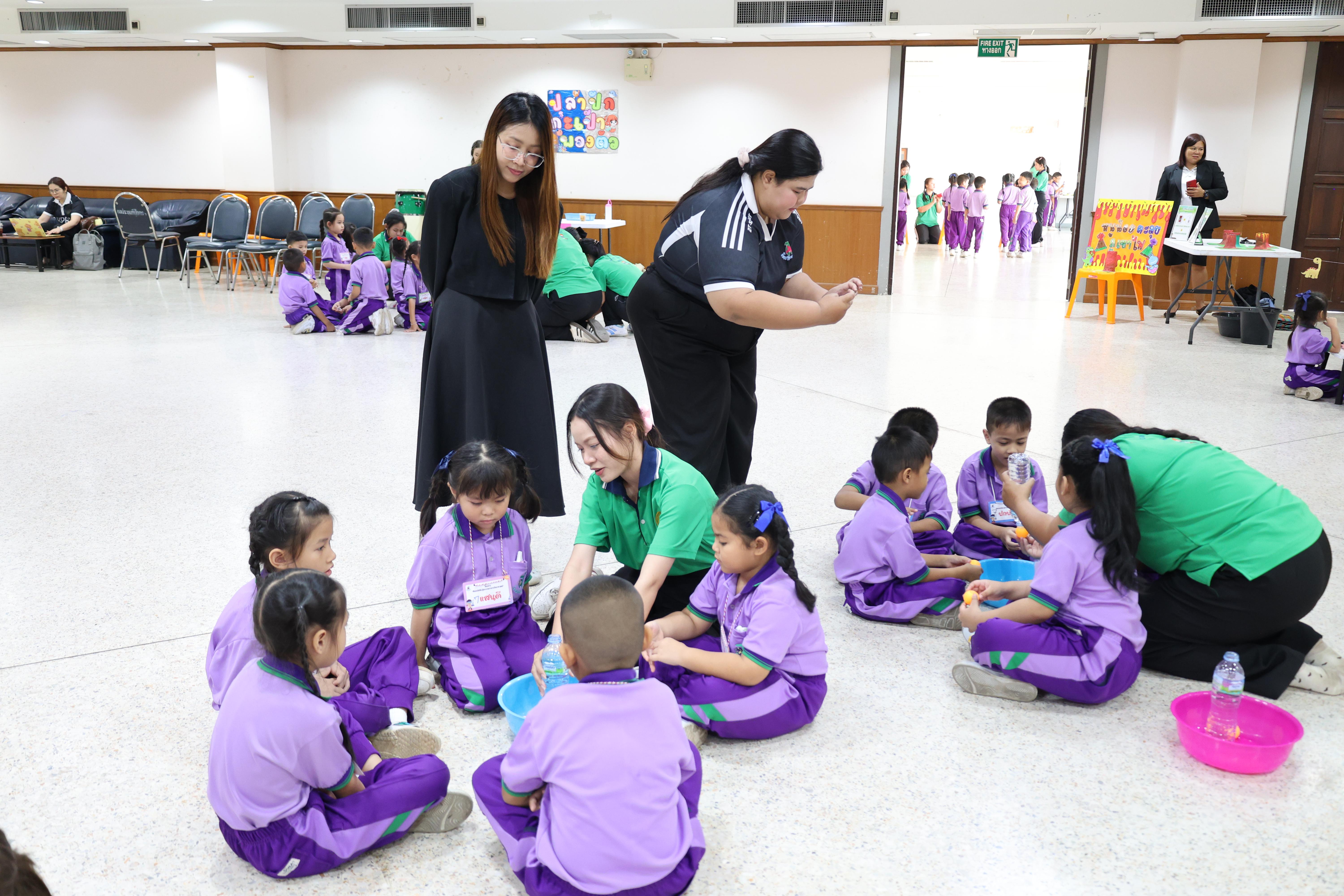 92. กิจกรรมบริการวิชาการ "โครงการสัญจรนักคิดสู่กระบวนการคิดทางวิทยาศาสตร์" โรงเรียนสาธิต (วัดวังยาง)