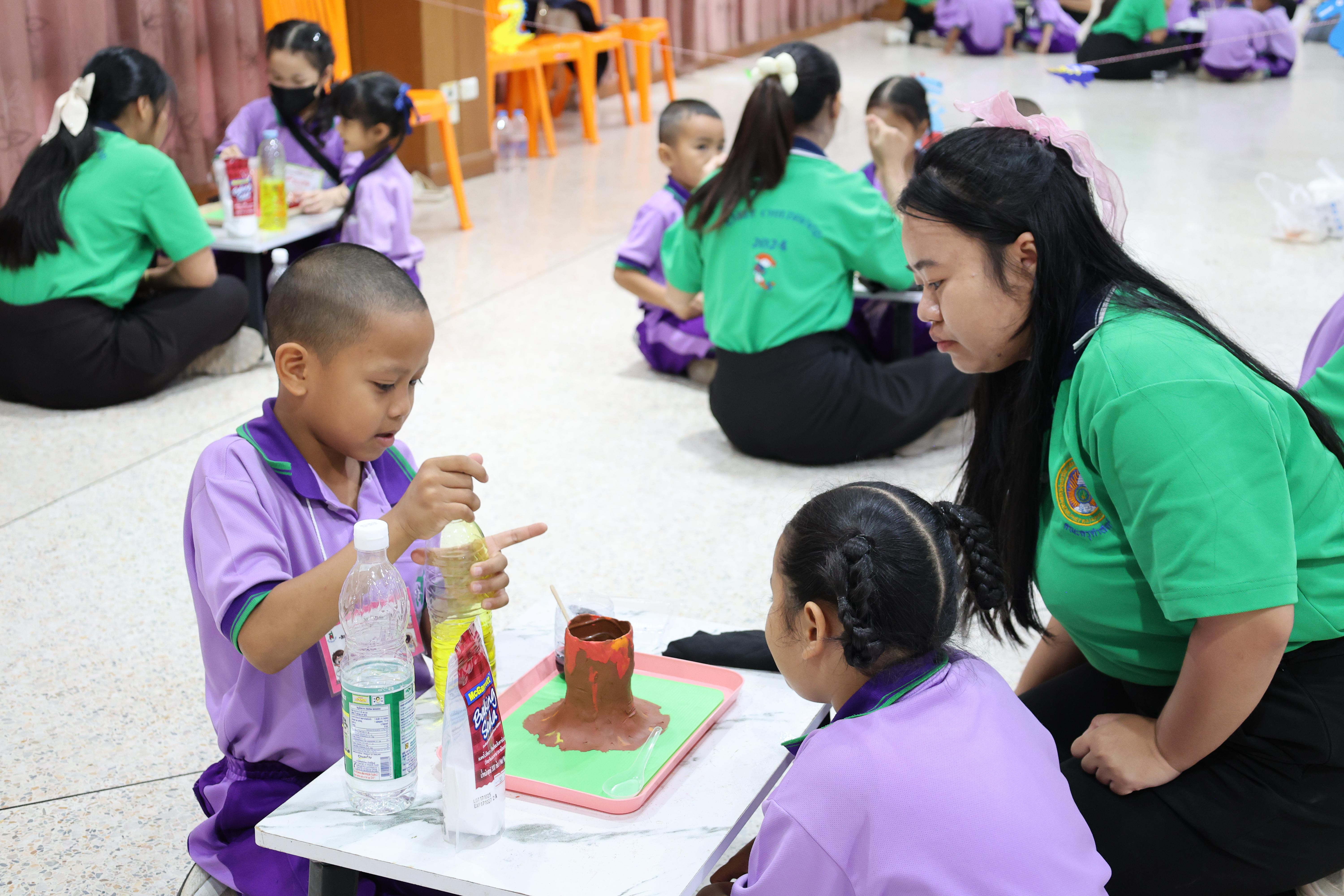 94. กิจกรรมบริการวิชาการ "โครงการสัญจรนักคิดสู่กระบวนการคิดทางวิทยาศาสตร์" โรงเรียนสาธิต (วัดวังยาง)