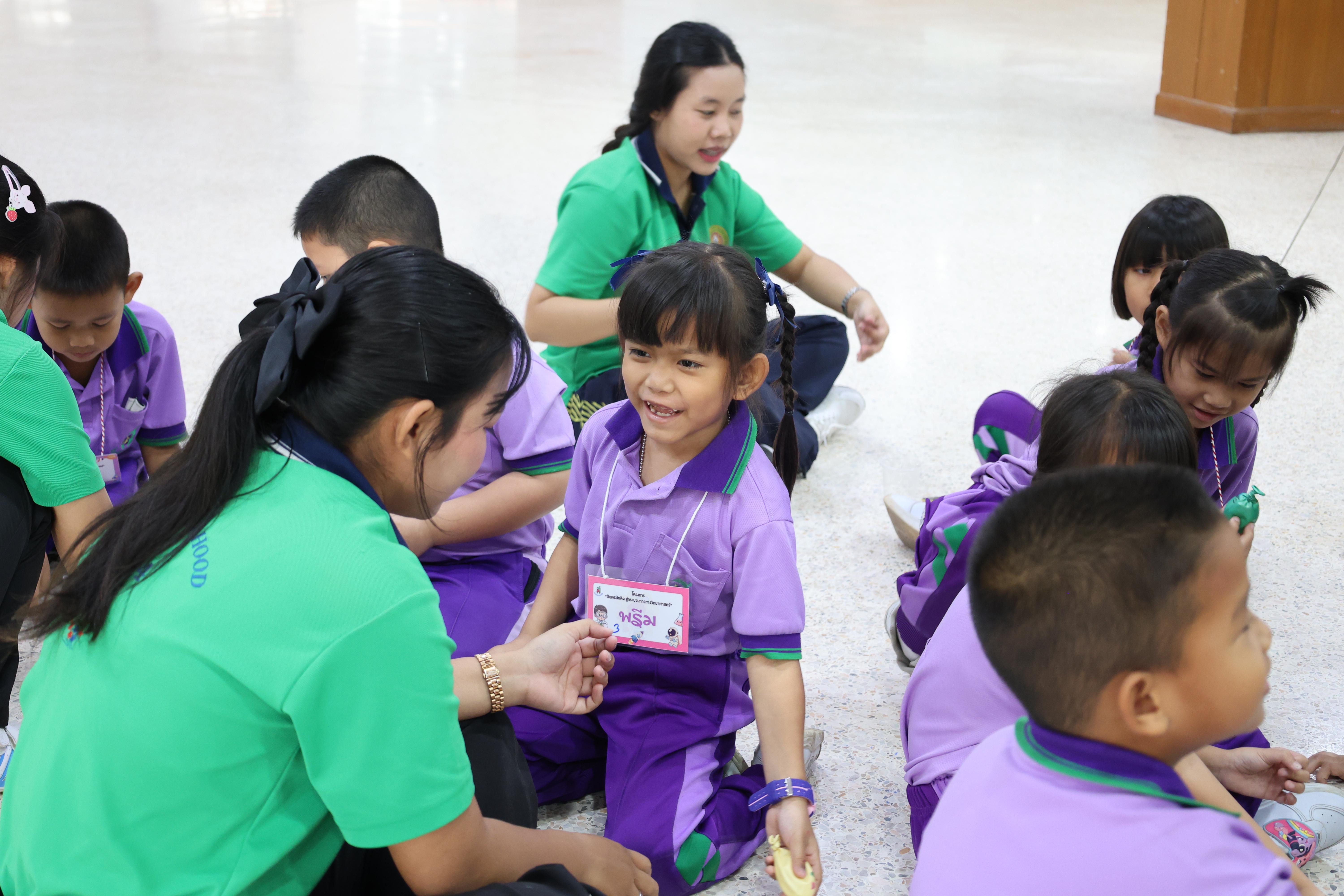 98. กิจกรรมบริการวิชาการ "โครงการสัญจรนักคิดสู่กระบวนการคิดทางวิทยาศาสตร์" โรงเรียนสาธิต (วัดวังยาง)