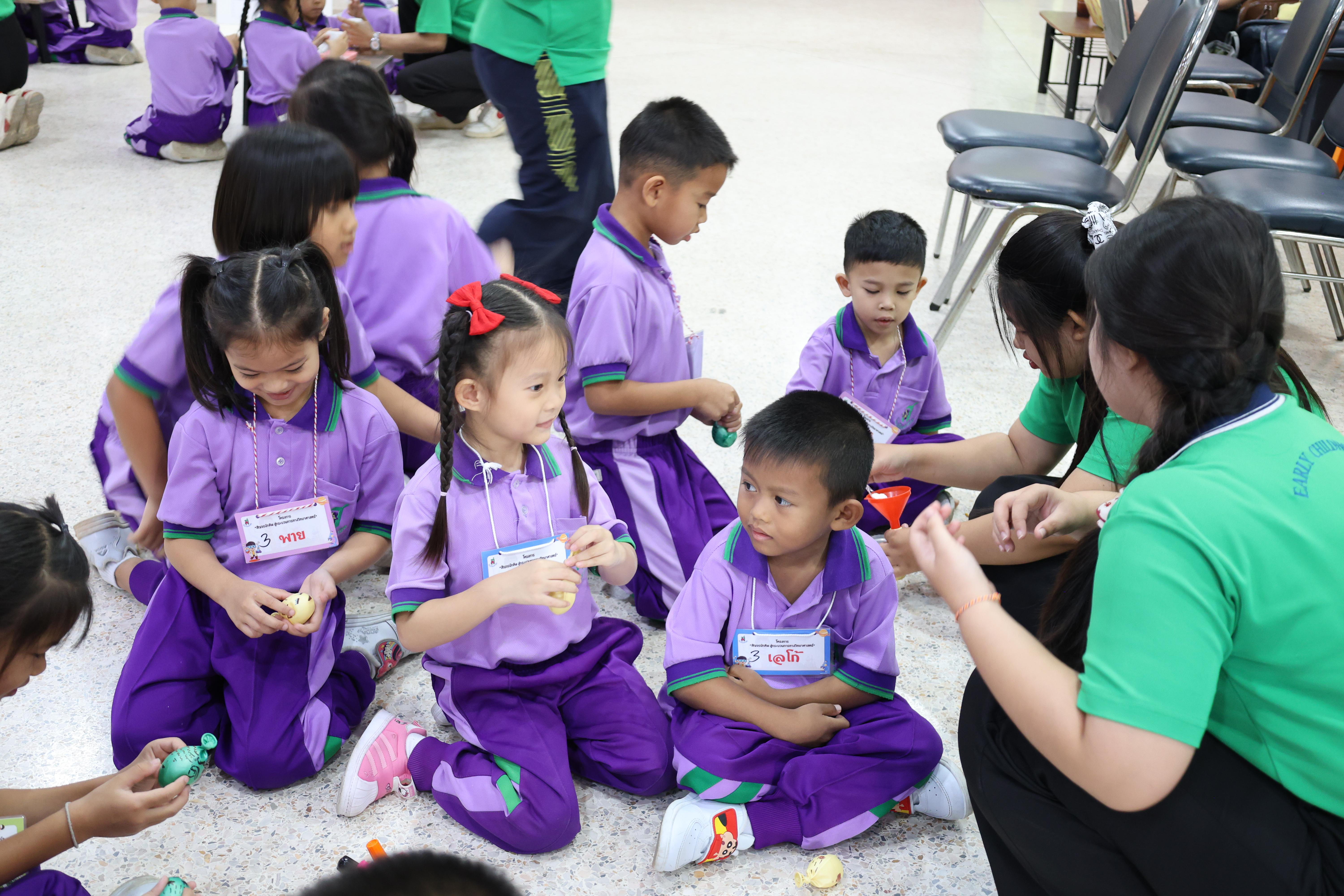 99. กิจกรรมบริการวิชาการ "โครงการสัญจรนักคิดสู่กระบวนการคิดทางวิทยาศาสตร์" โรงเรียนสาธิต (วัดวังยาง)