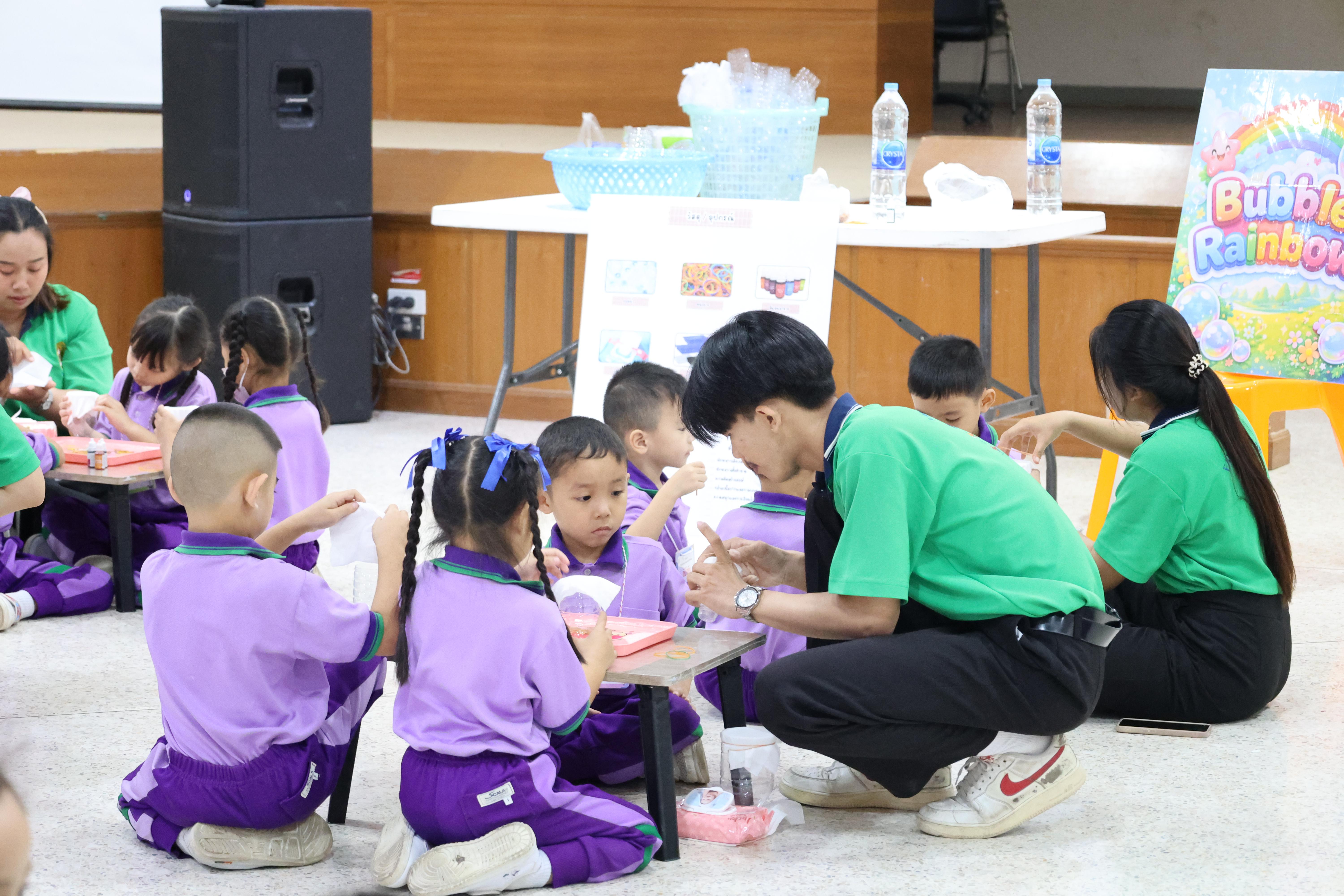 100. กิจกรรมบริการวิชาการ "โครงการสัญจรนักคิดสู่กระบวนการคิดทางวิทยาศาสตร์" โรงเรียนสาธิต (วัดวังยาง)