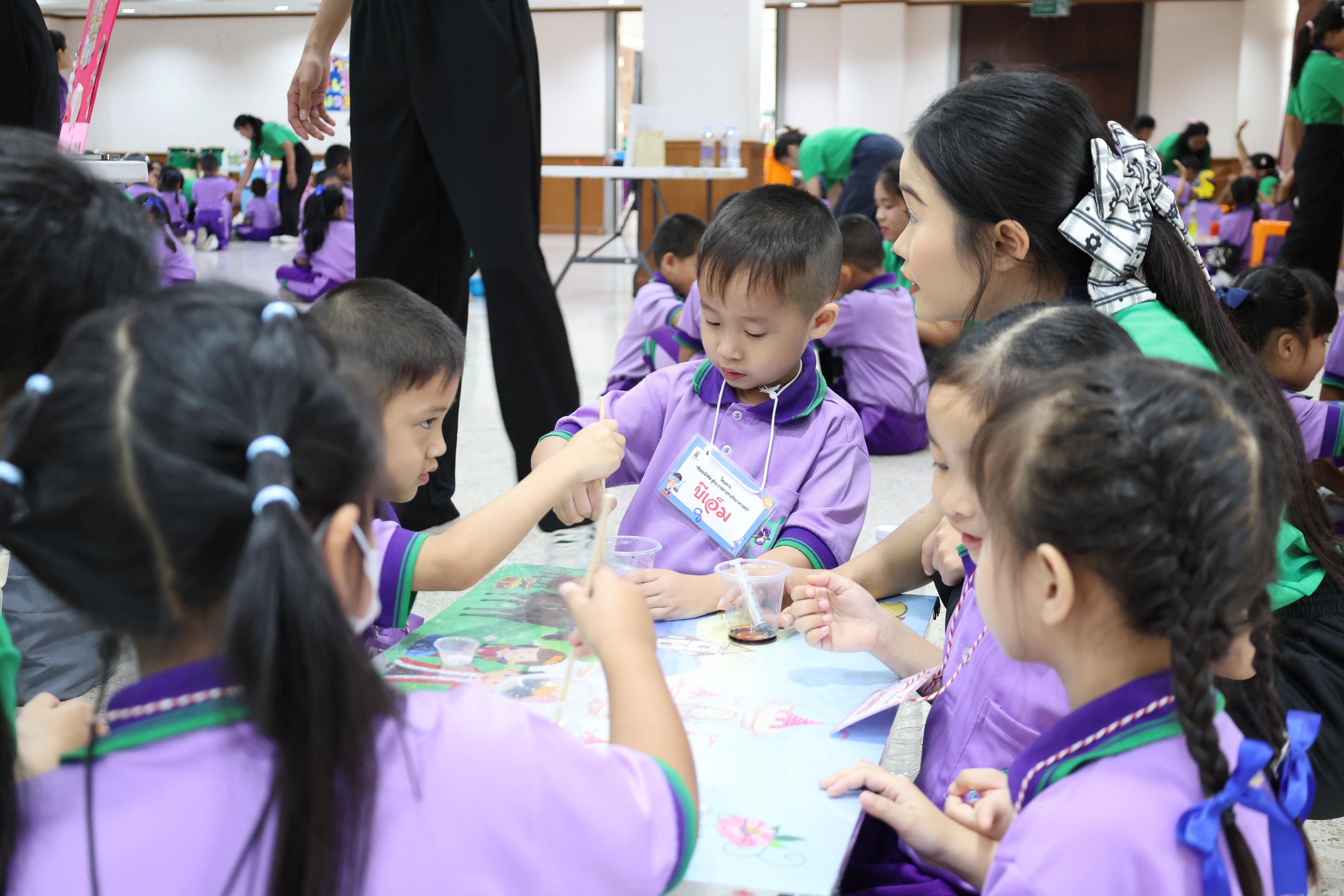 103. กิจกรรมบริการวิชาการ "โครงการสัญจรนักคิดสู่กระบวนการคิดทางวิทยาศาสตร์" โรงเรียนสาธิต (วัดวังยาง)