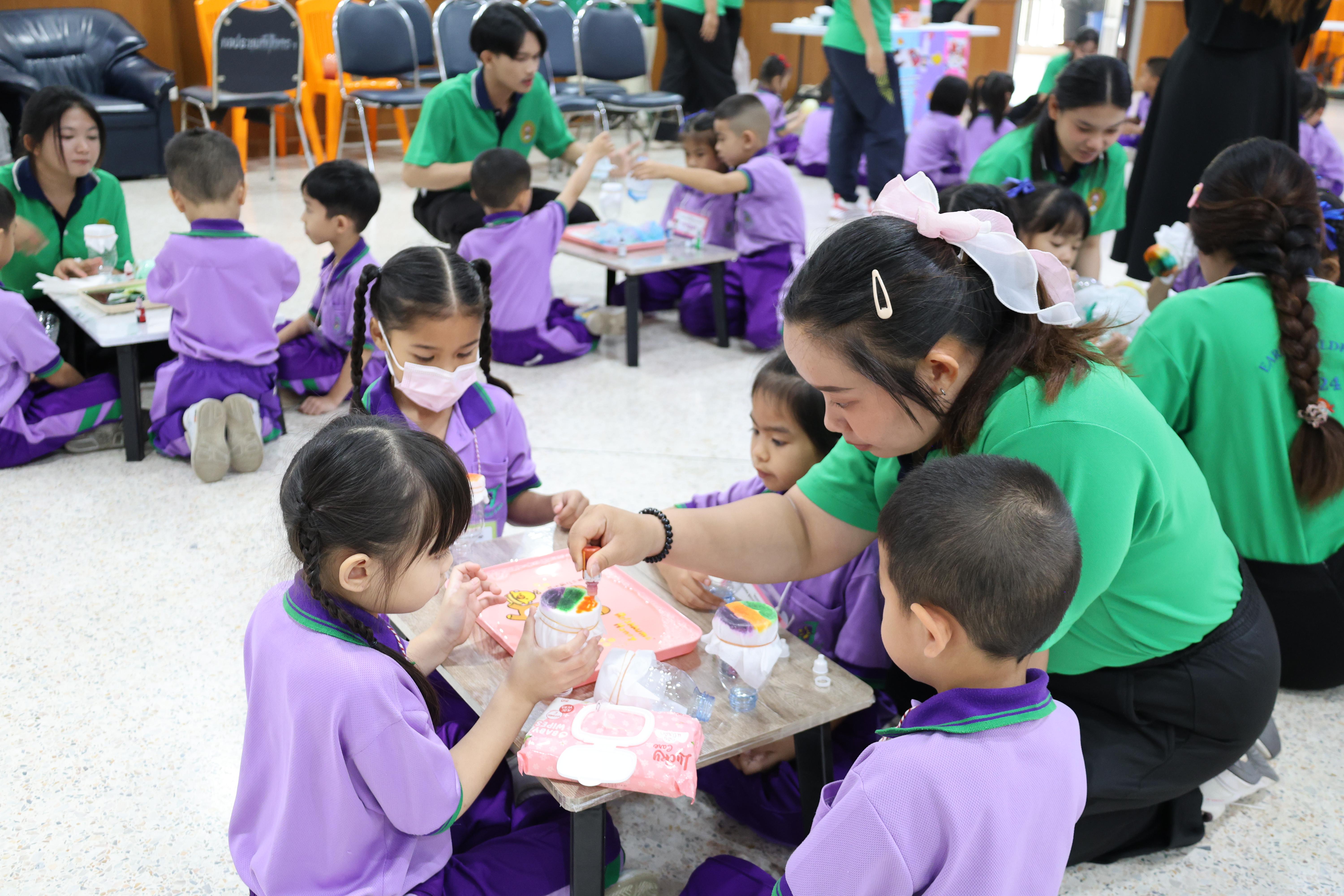 119. กิจกรรมบริการวิชาการ "โครงการสัญจรนักคิดสู่กระบวนการคิดทางวิทยาศาสตร์" โรงเรียนสาธิต (วัดวังยาง)