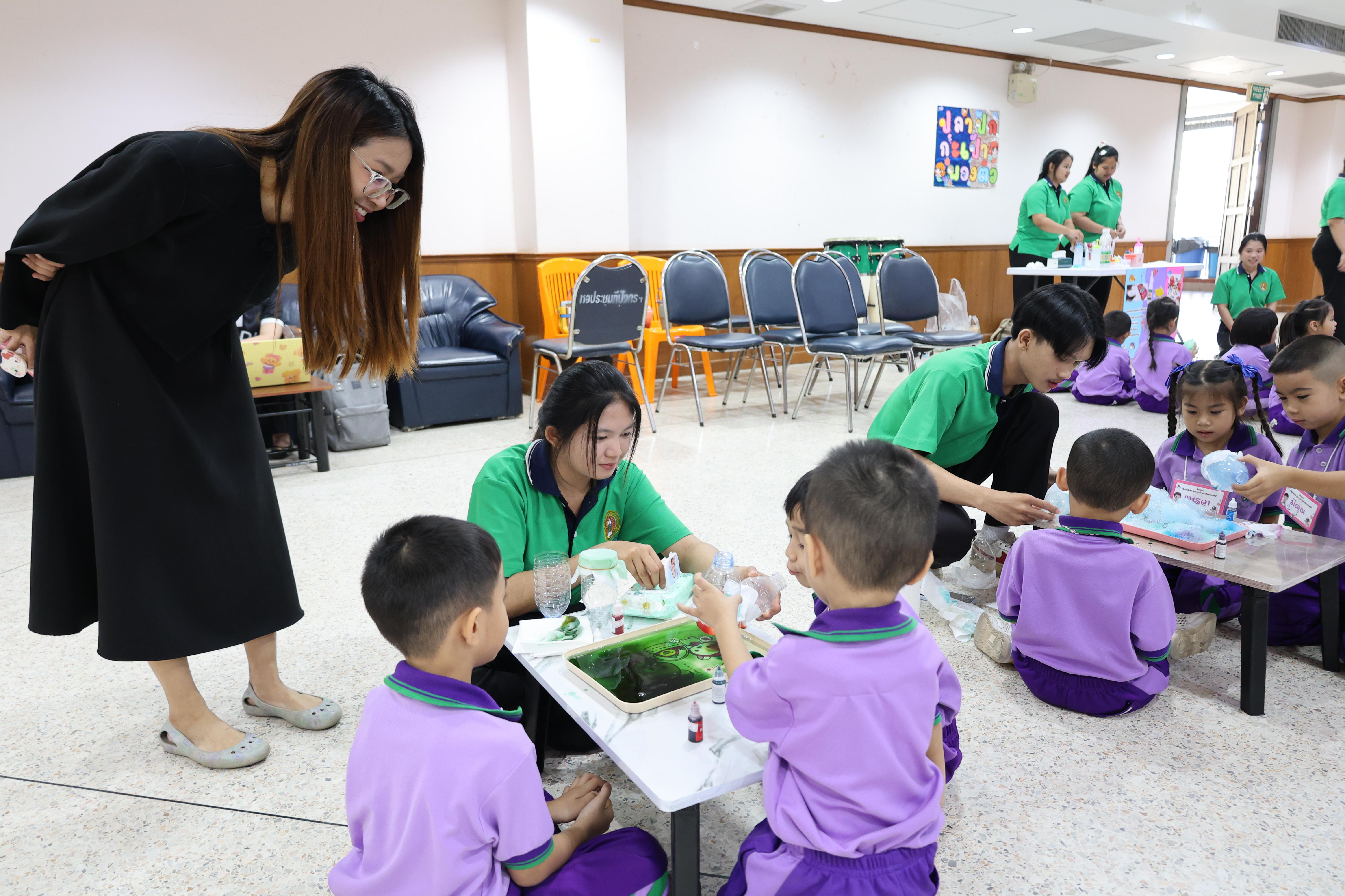 124. กิจกรรมบริการวิชาการ "โครงการสัญจรนักคิดสู่กระบวนการคิดทางวิทยาศาสตร์" โรงเรียนสาธิต (วัดวังยาง)