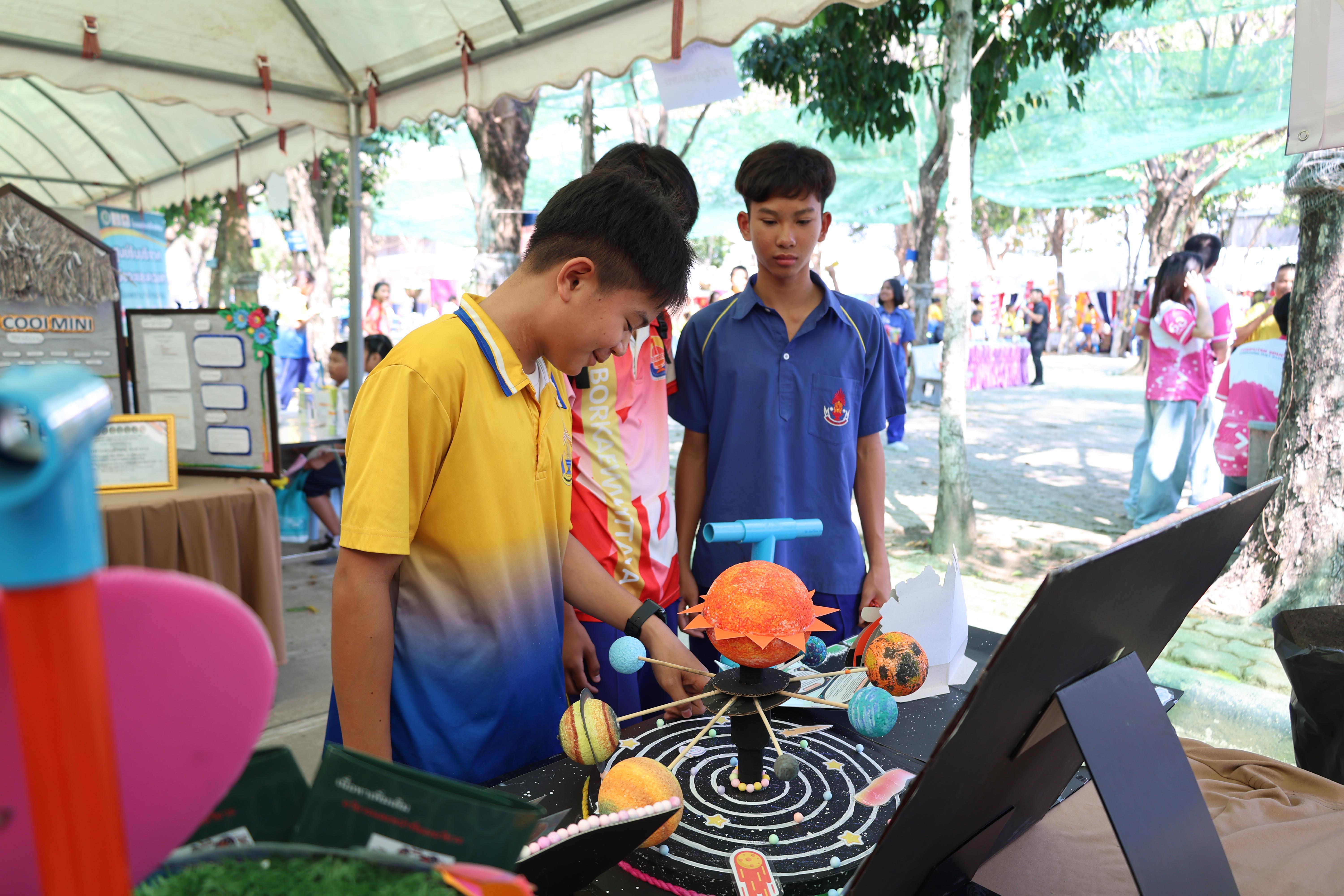 98. กิจกรรมแนะแนวการศึกษาต่อ