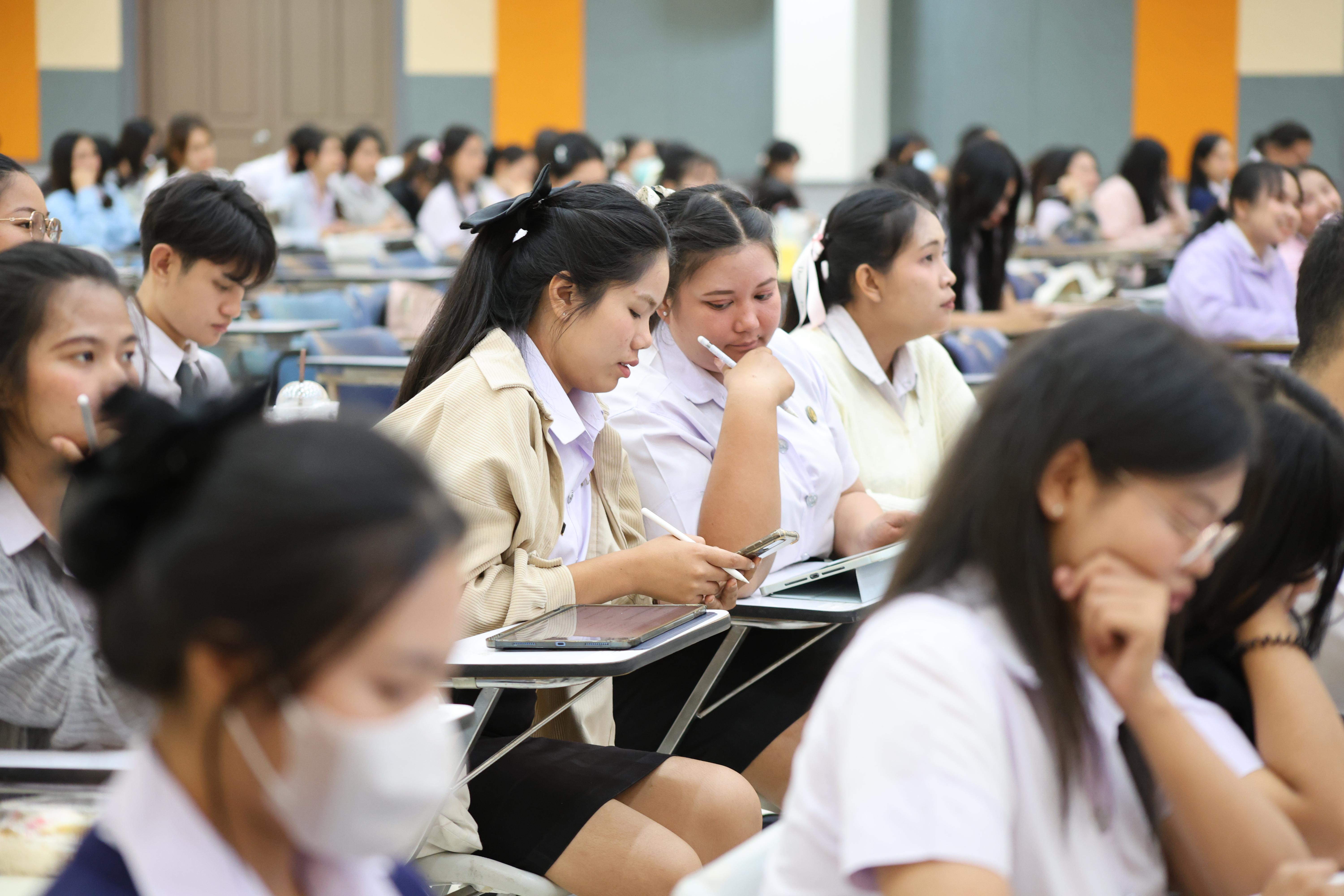 12. กิจกรรมติวสอบบรรจุครูผู้ช่วย ด้านภาษาไทย