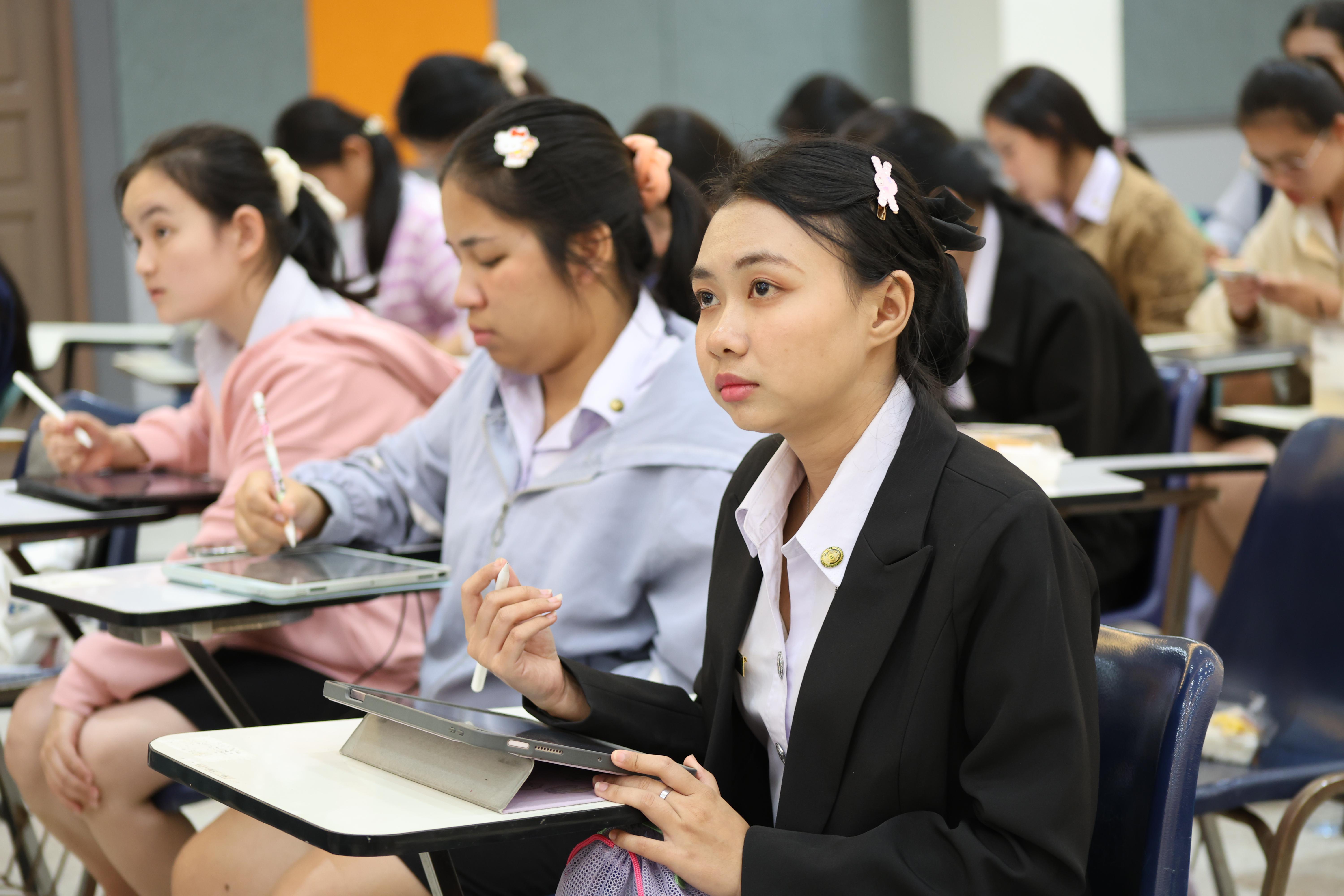 17. กิจกรรมติวสอบบรรจุครูผู้ช่วย ด้านภาษาไทย